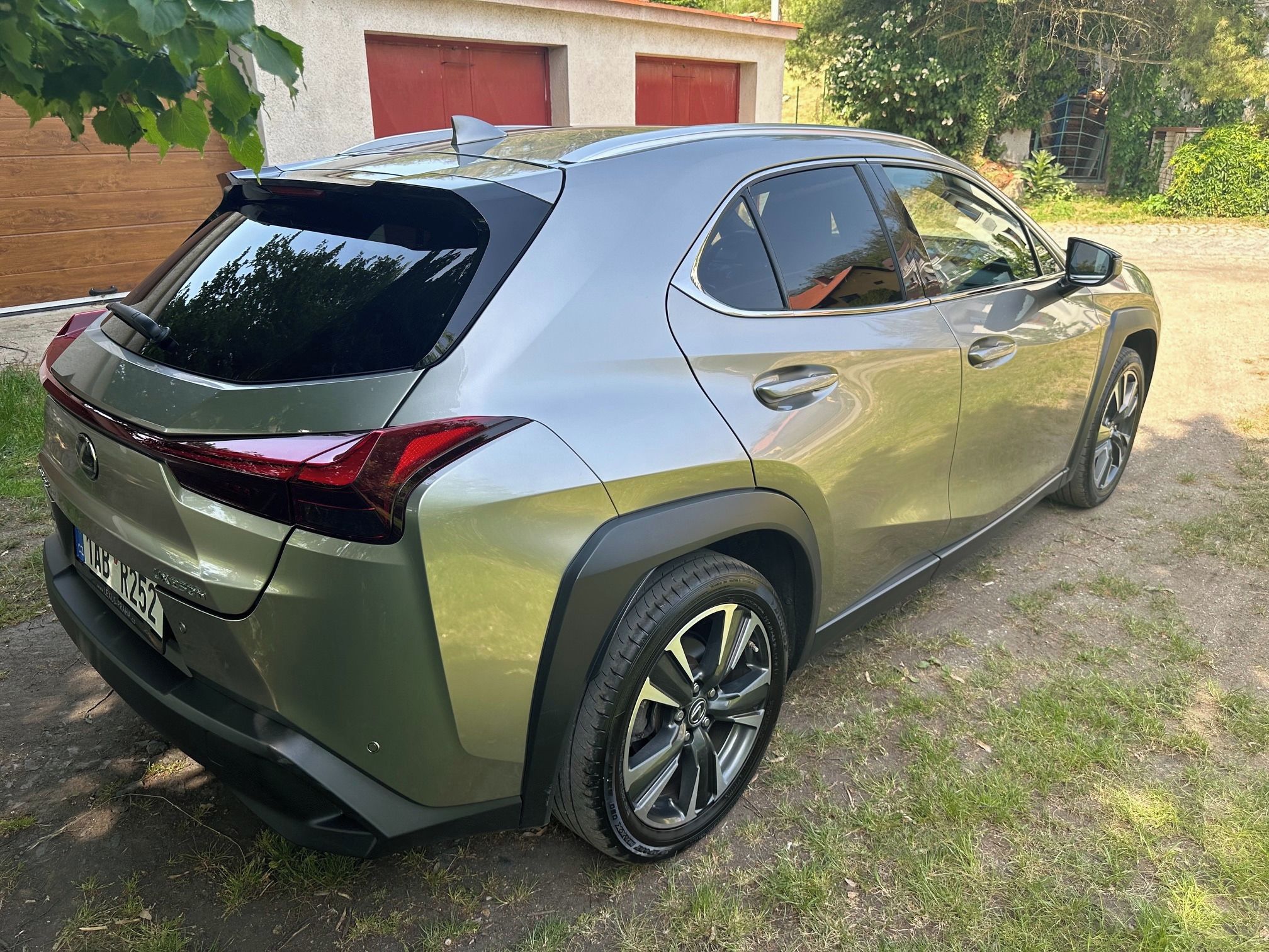 Lexus UX 250h, Lexus UX 250h 2.0L E-CVT - fotka 4