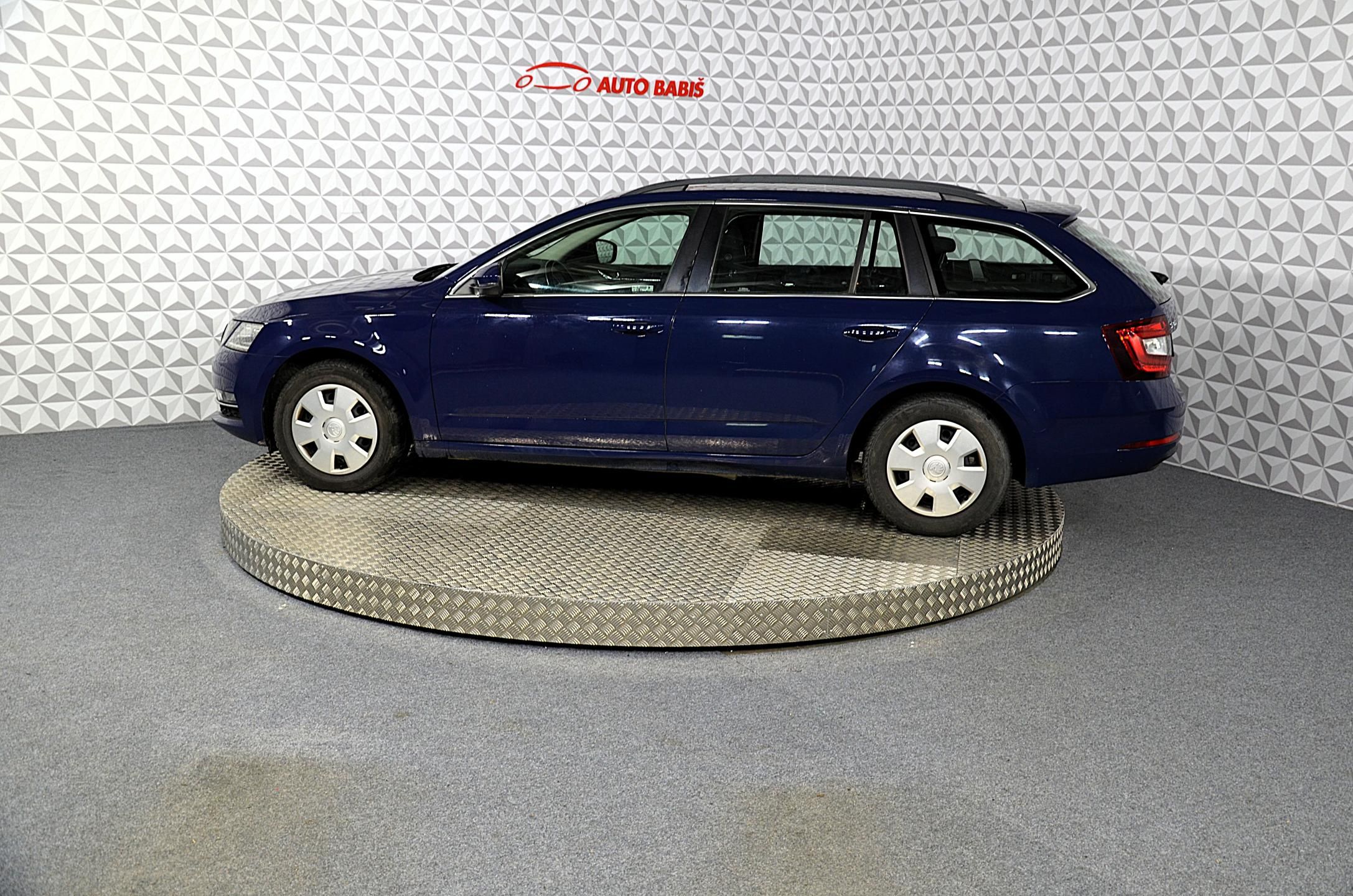 Škoda Octavia, 1.6TDi 85kw Style kombi - fotka 5