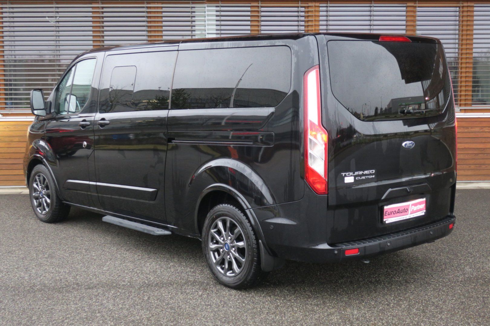 Ford Tourneo Custom, 2.0 TDCi 320 L2 Titanium 8Míst - fotka 2