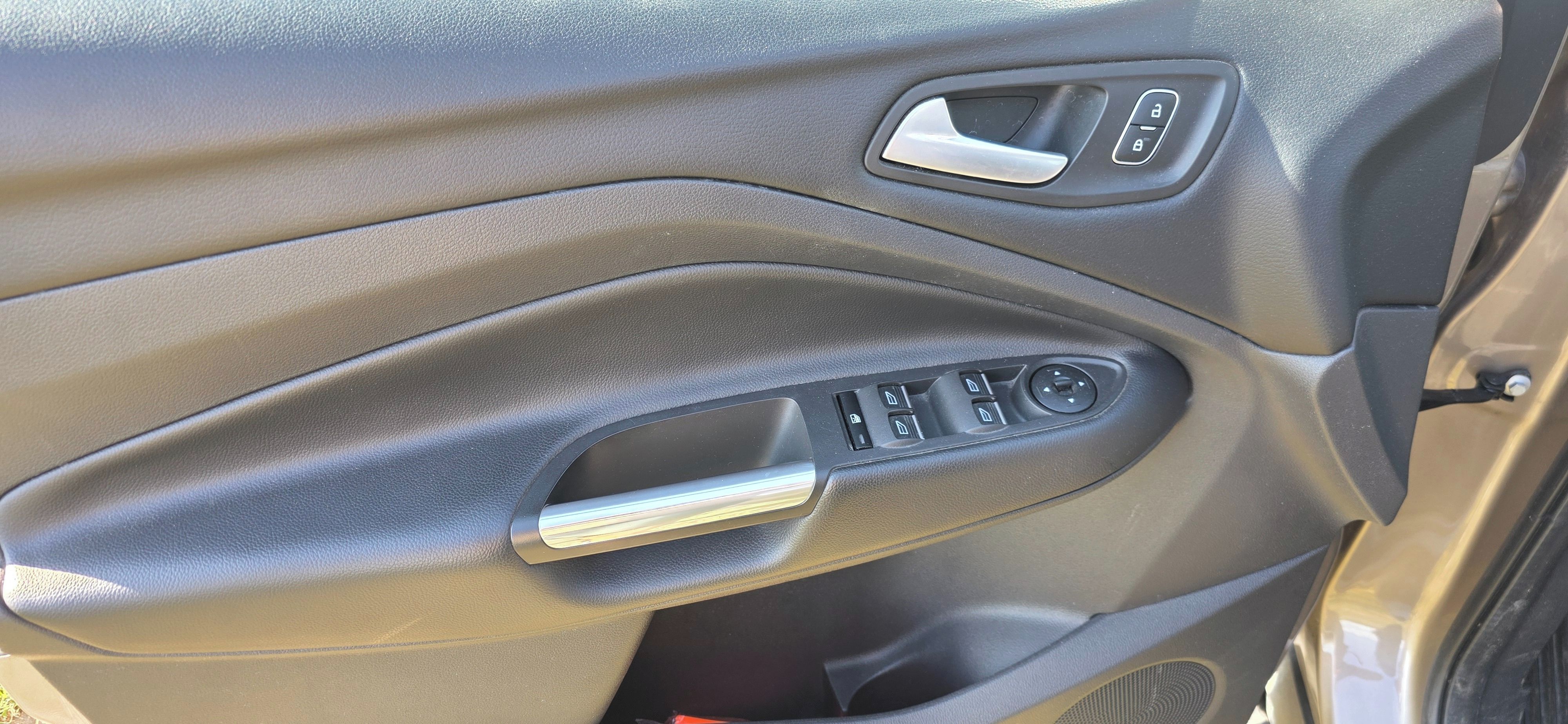 Ford Kuga, Ford Kuga 1.5 jako novy - fotka 6