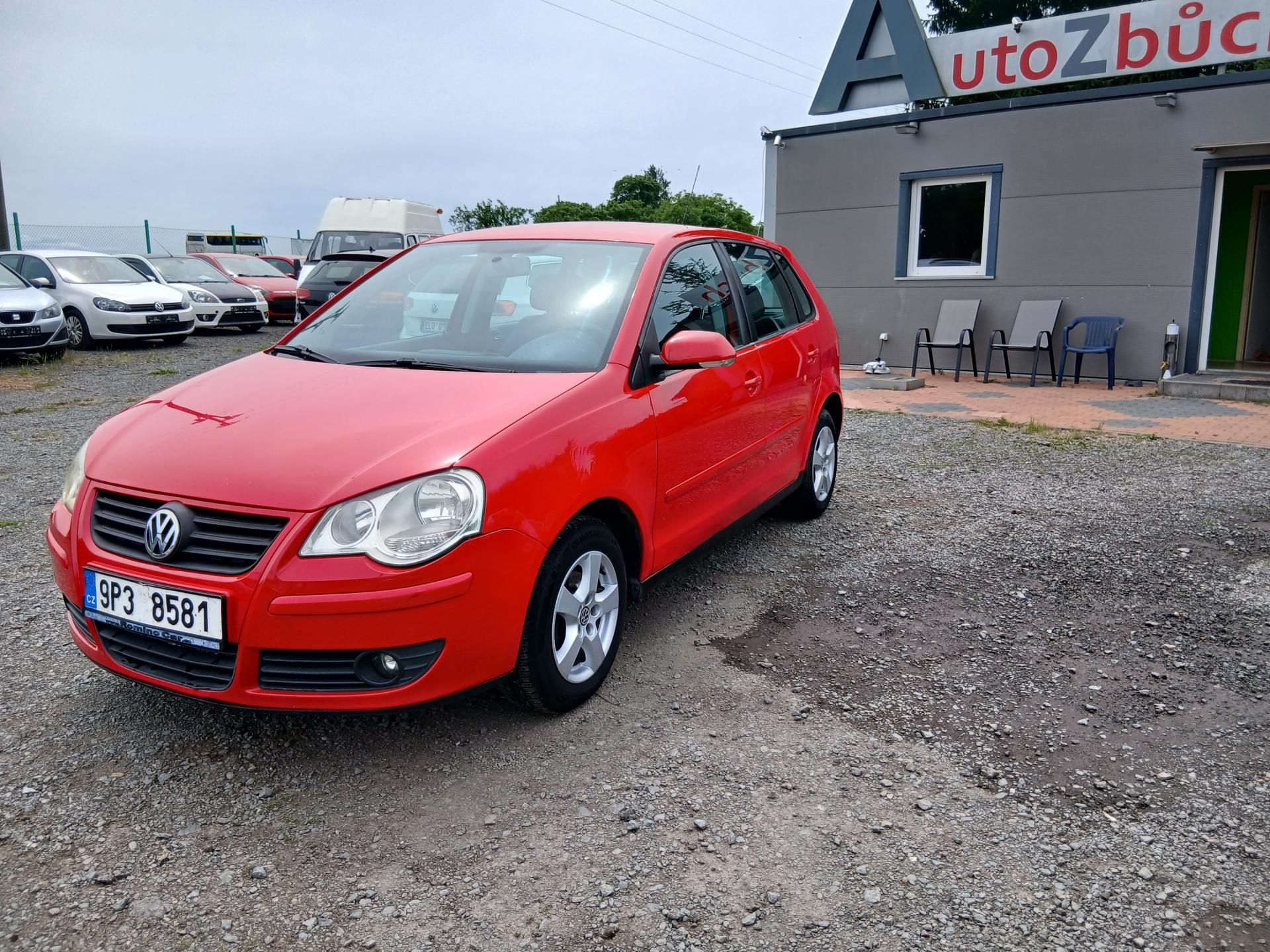 Volkswagen Polo, 1.2i, ALU, nové prahy - fotka 2