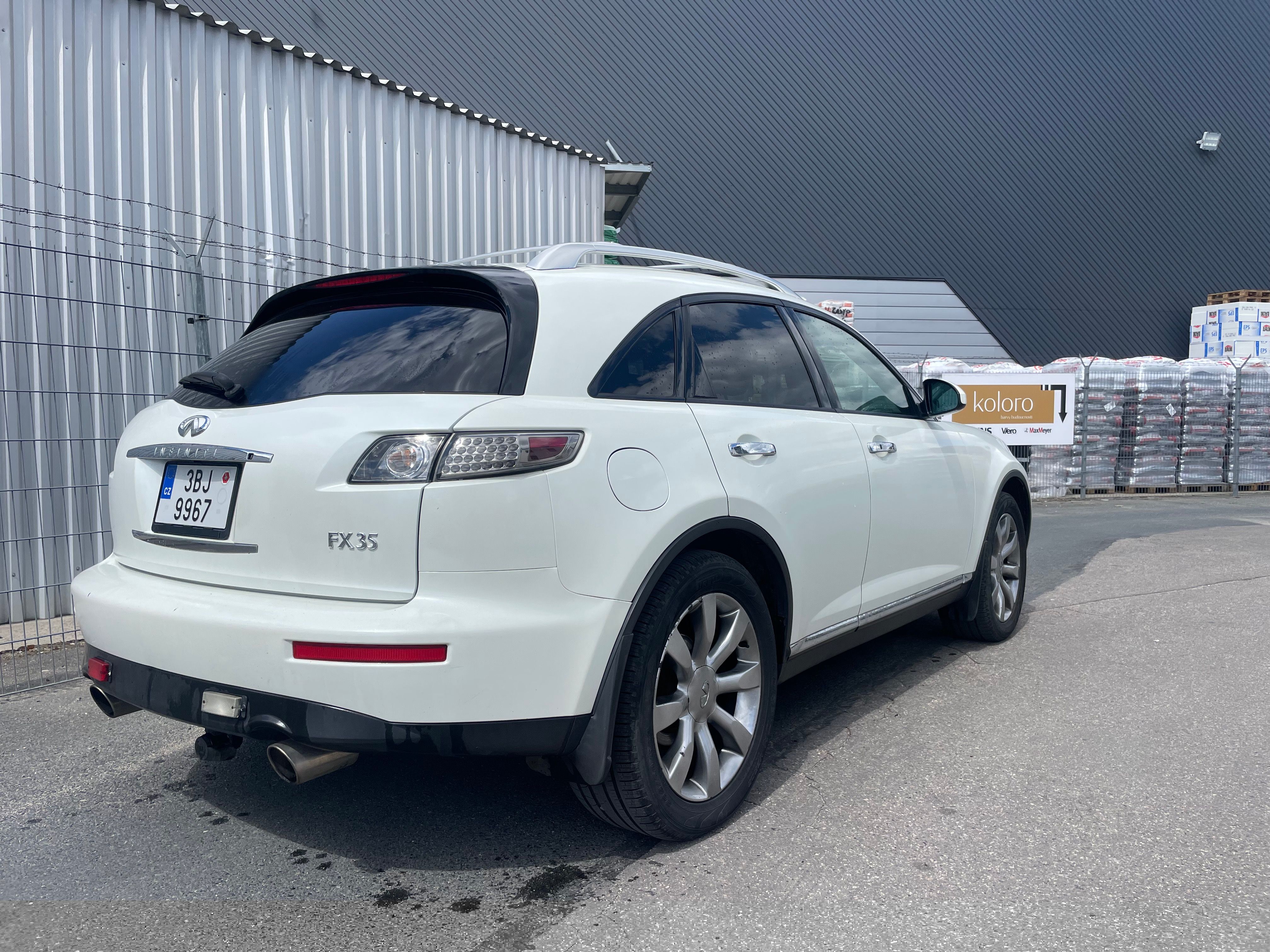 Infiniti FX35, 4X4, automat - fotka 3
