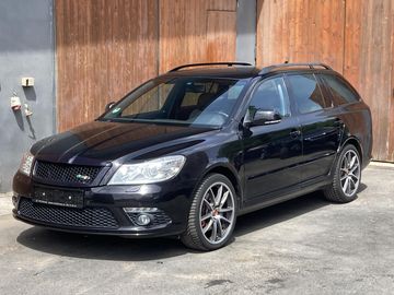 RS 2,0TDi zánovní 18" alu kol