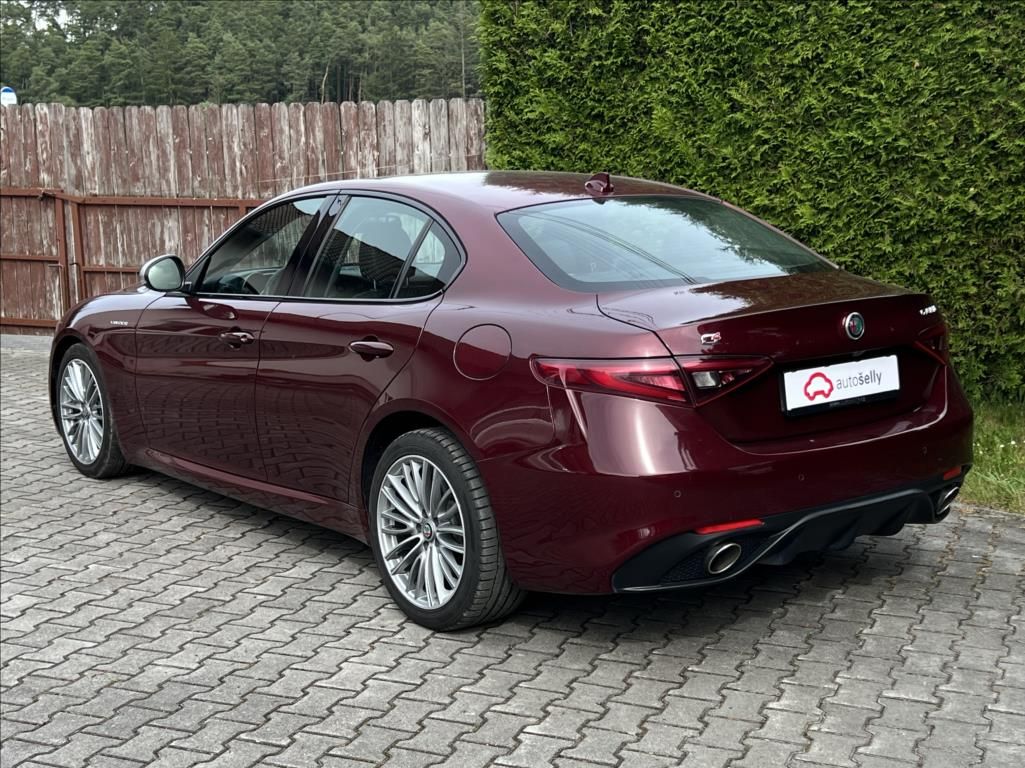 Alfa Romeo Giulia, 2,2 JTDm Q4 VELOCE AT8 H&K TOP - fotka 4
