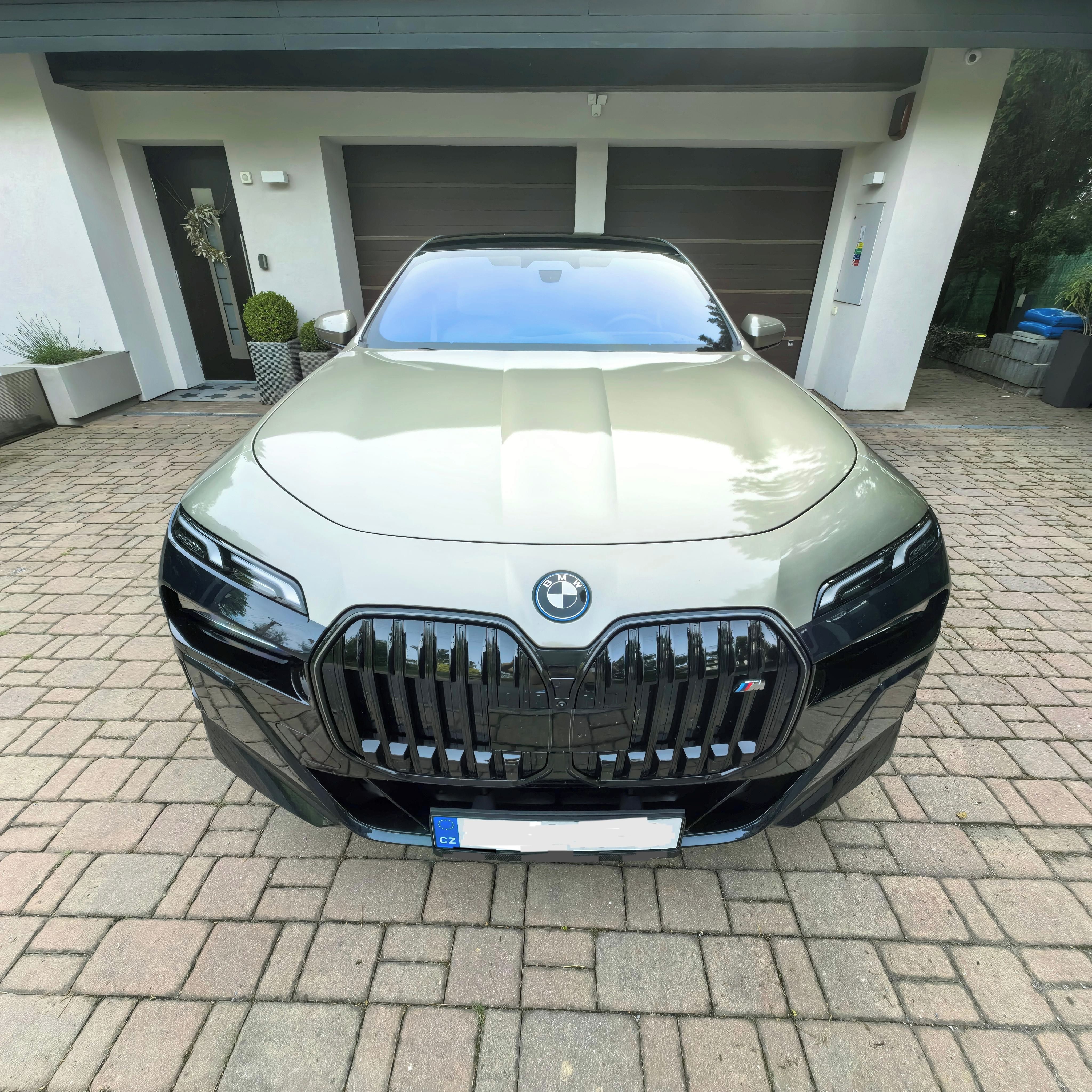 BMW i7, 760xdrive,2026,4980km,M,Carbon - fotka 2