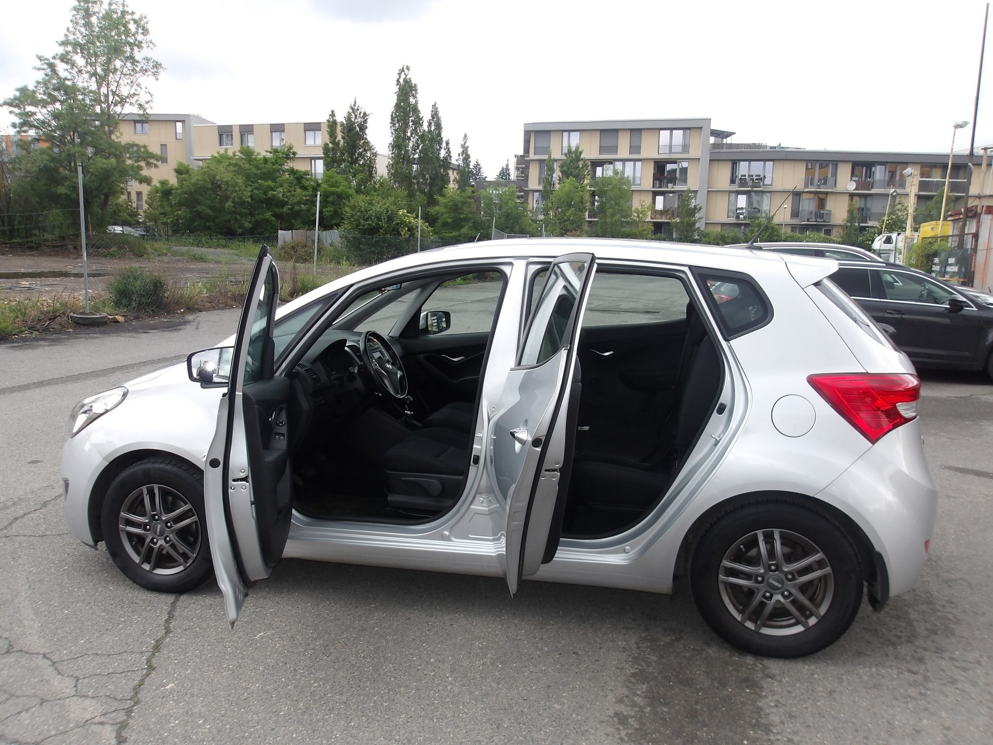 Hyundai ix20, 1,6i 91kW NAJ.56000km !!! 1.MA - fotka 6