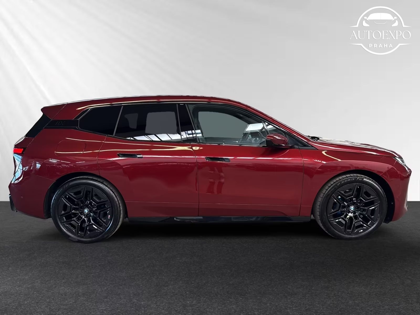 BMW iX, xDrive60 - fotka 4