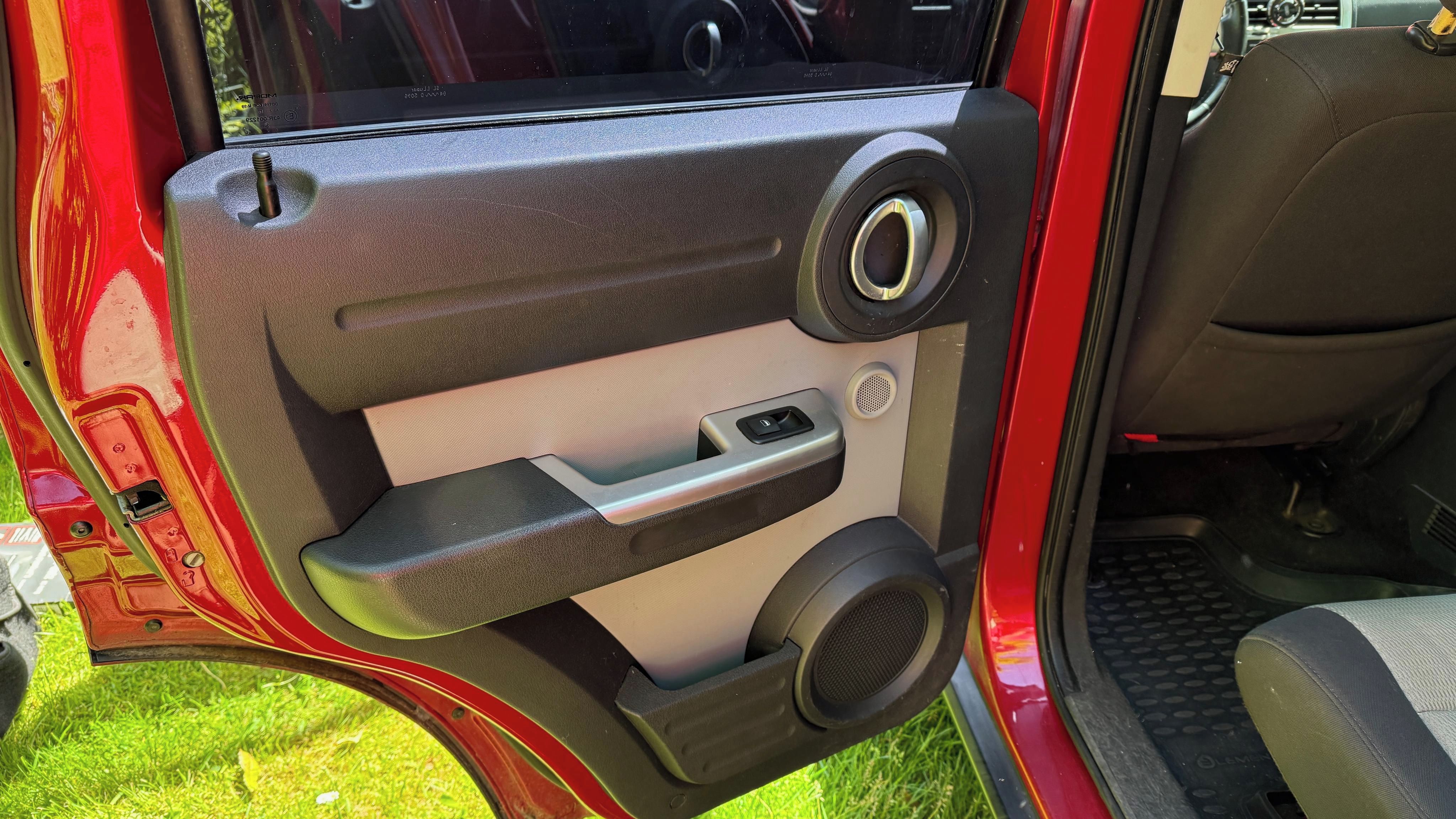 Dodge Nitro, KJ 2.8 CRD 4WD - fotka 5