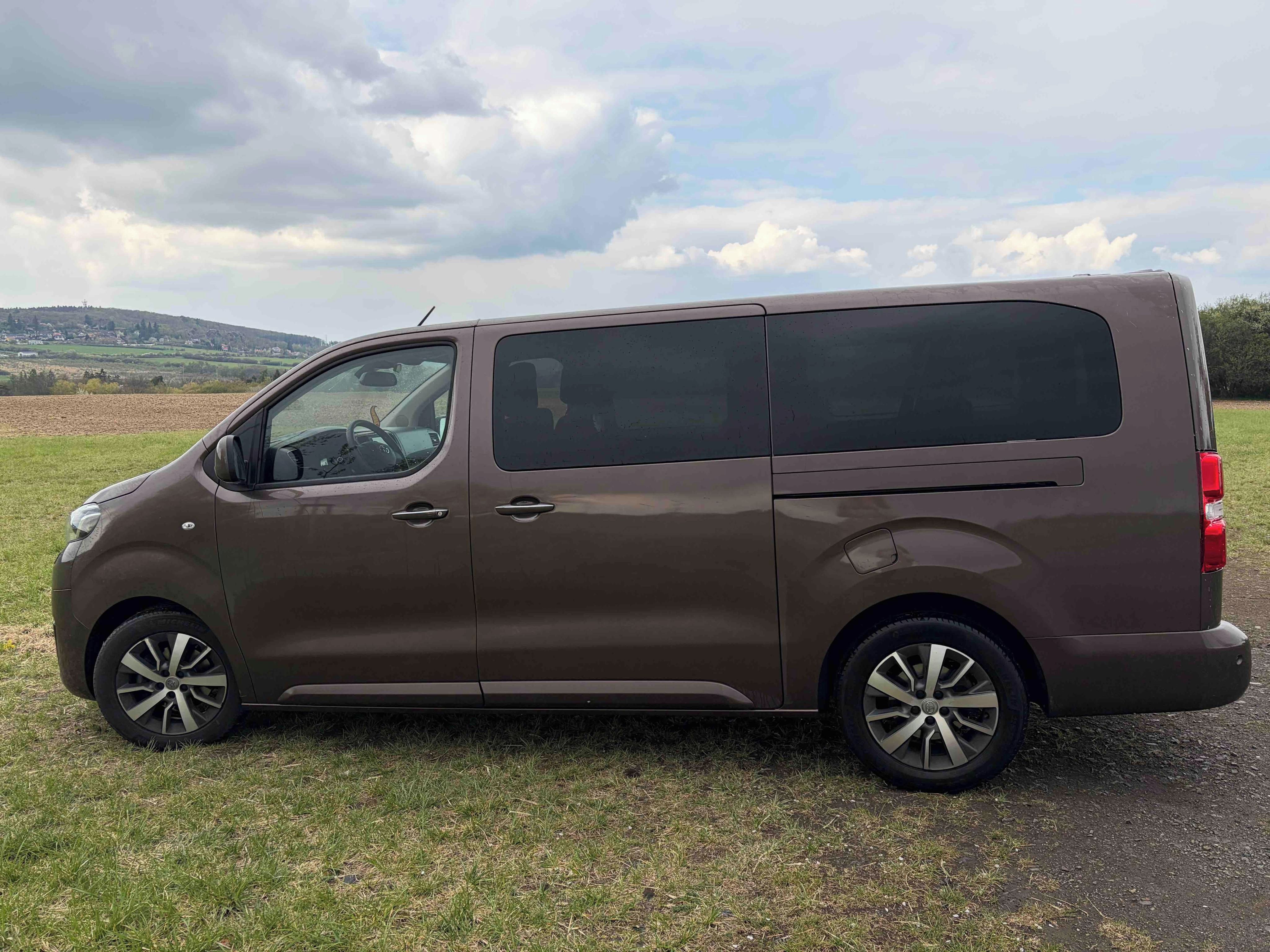 Toyota Proace Verso, 2.0 D-4D 14 AT - fotka 3