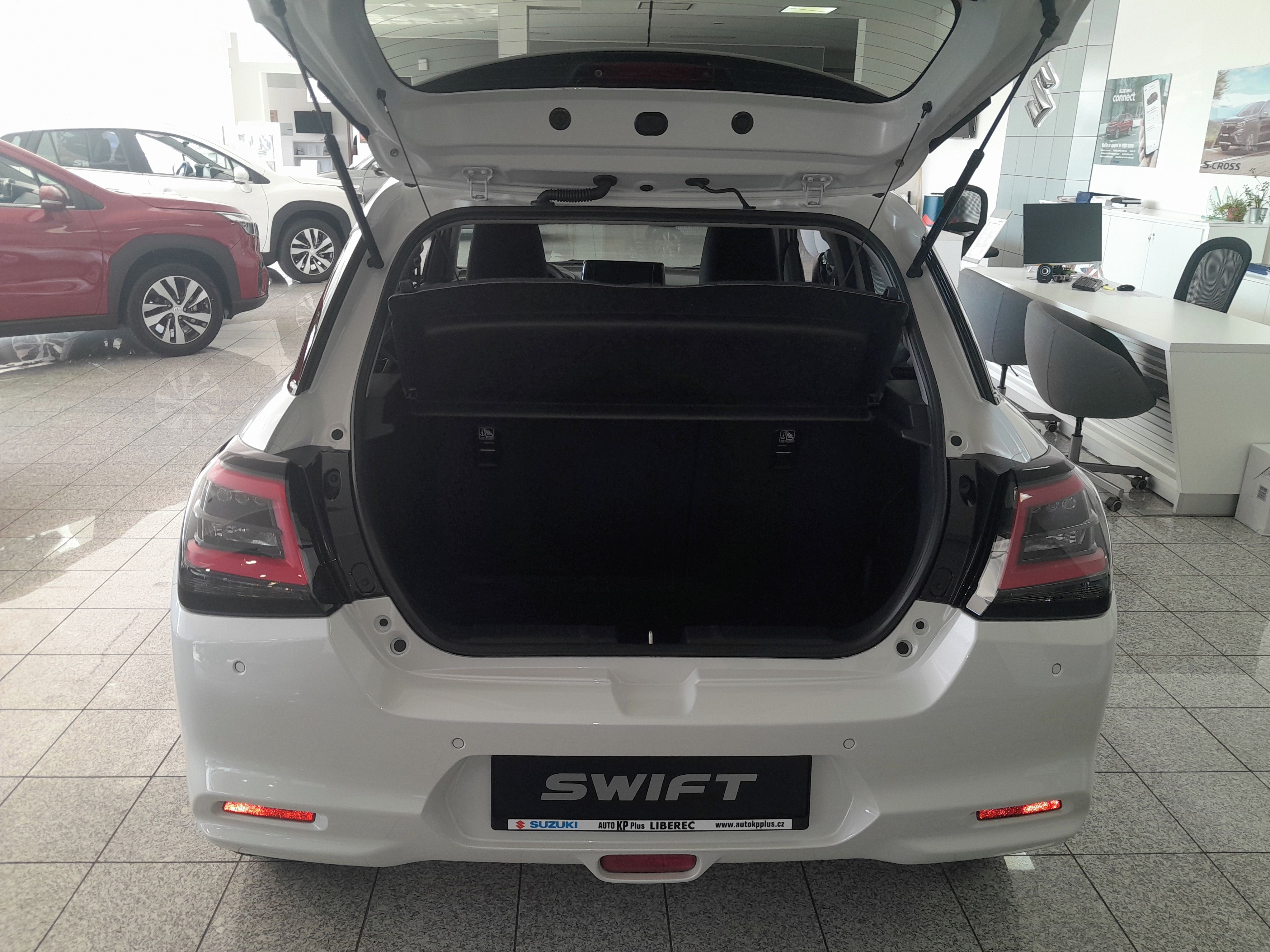 Suzuki Swift, 1,2 PREMIUM MY26 + BONUS - fotka 5