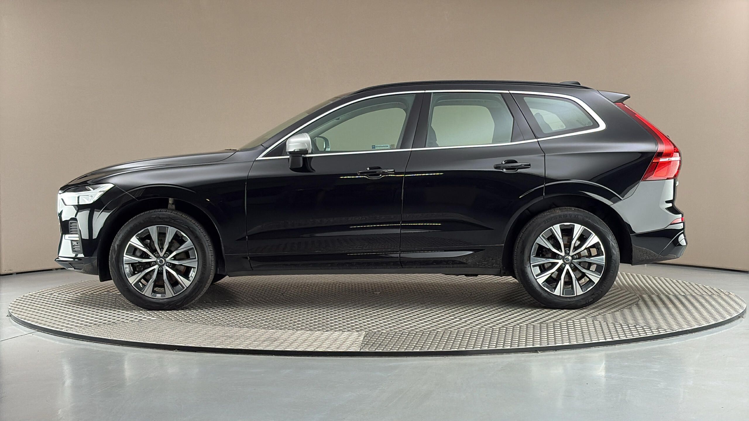 Volvo XC60, 2.0 B4 AUT AWD Momentum Pro - fotka 4