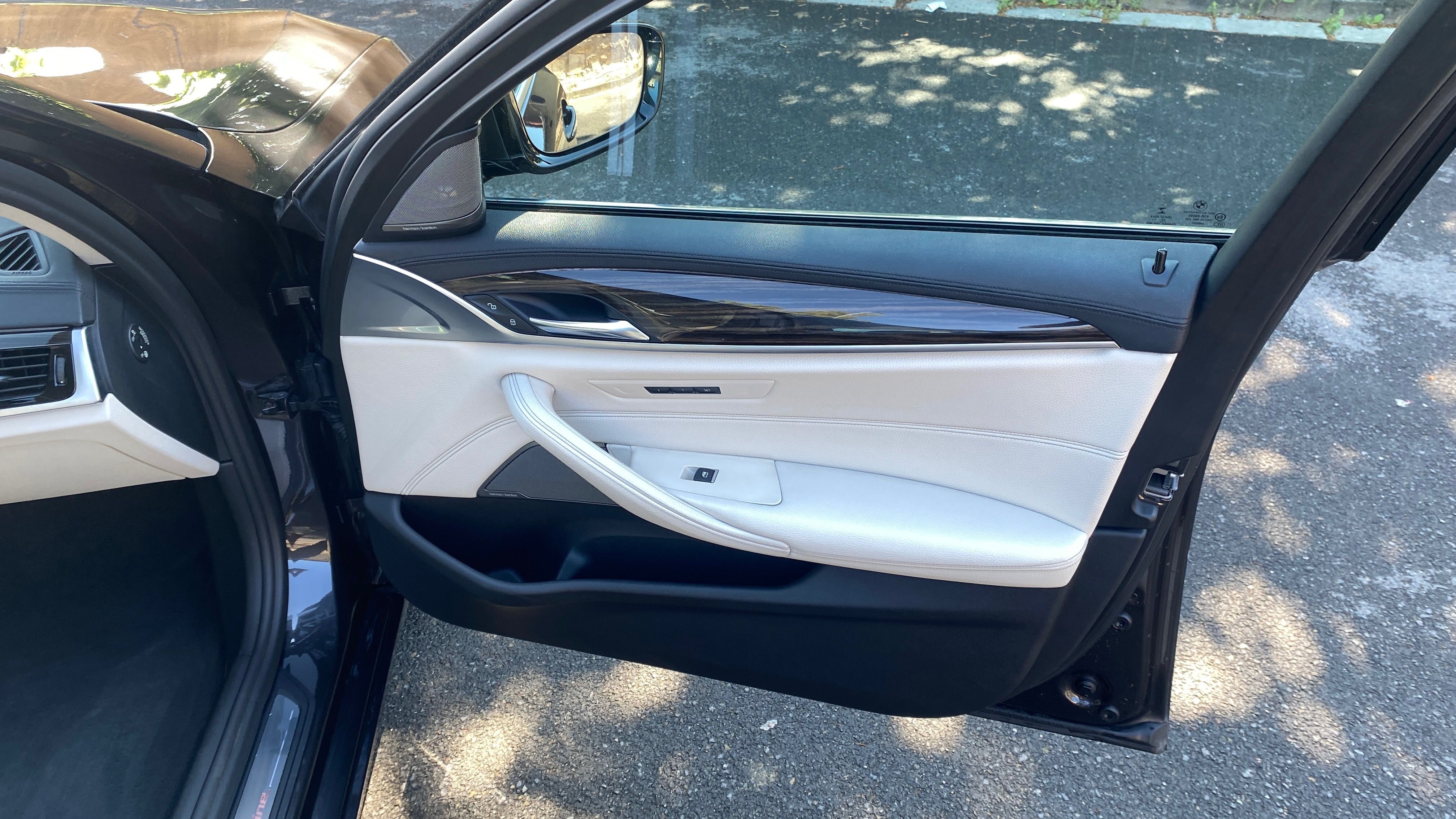 BMW Řada 5, BMW 5 G30 520 d X drive - fotka 5
