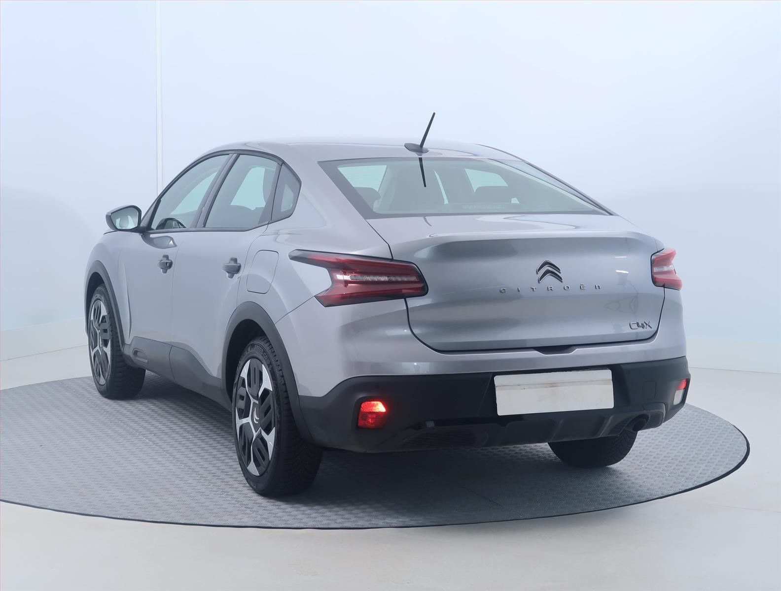 Citroën C4 X, 1.2 PureTech, ČR,1.maj - fotka 4