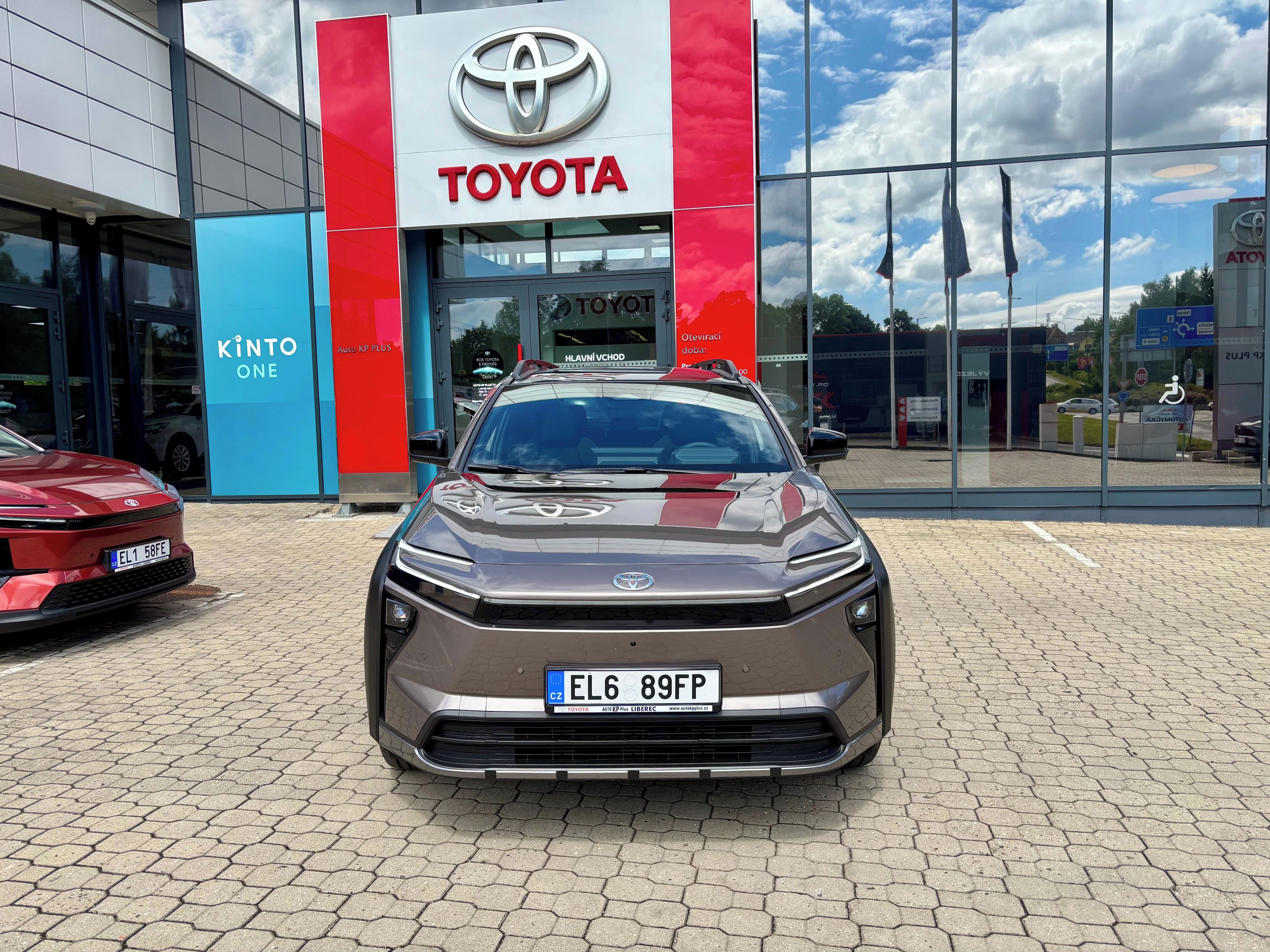 Toyota bZ4X Touring, 380k, Executive EV 4x4 - fotka 2