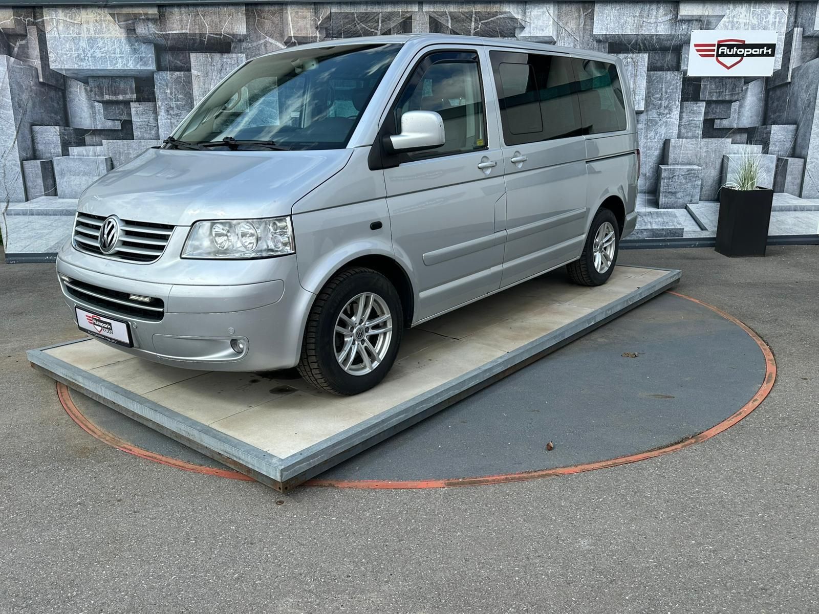 Volkswagen Multivan, 2.5TDi, 128KW, HIGHLINE - fotka 3