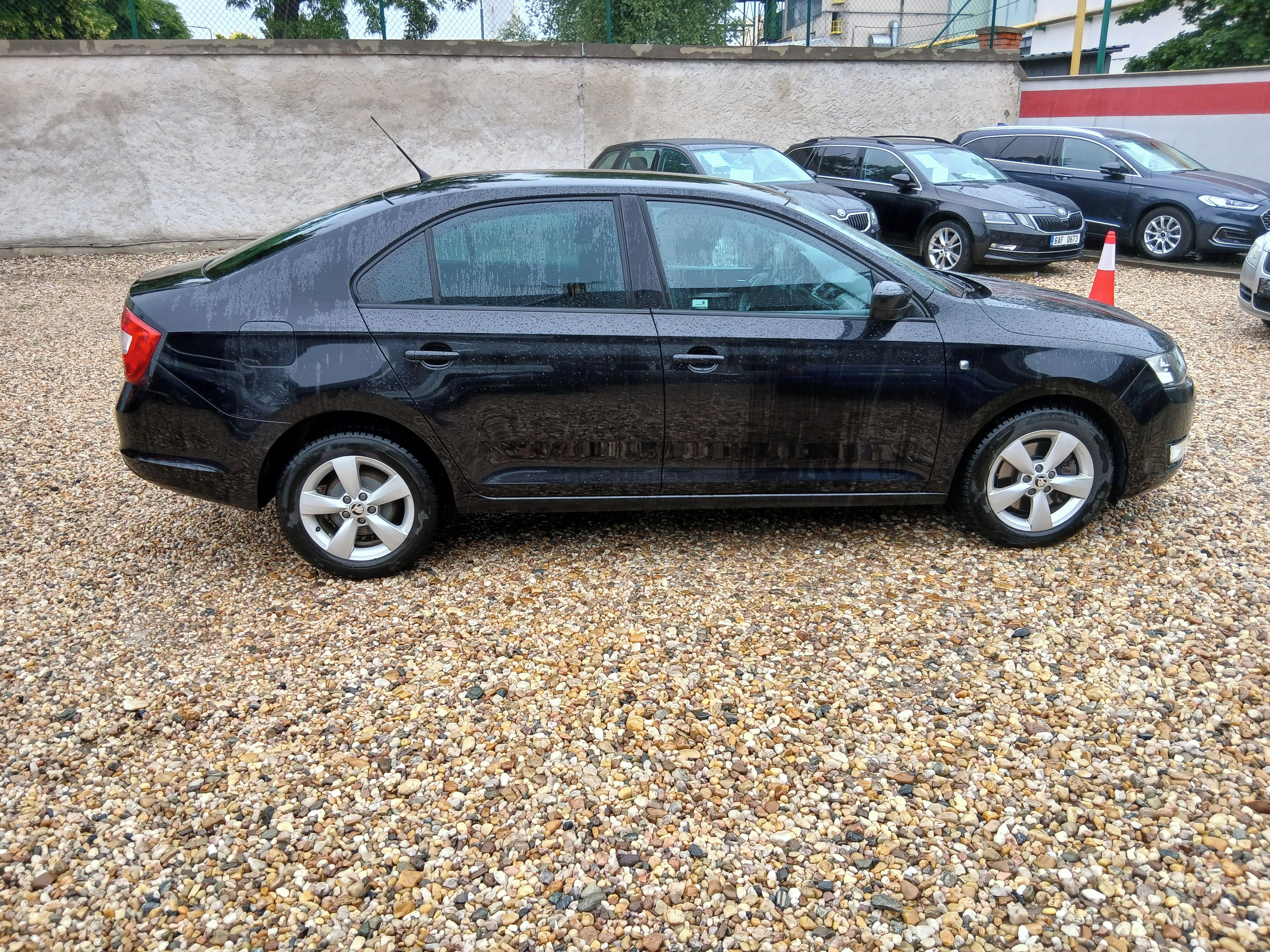 Škoda Rapid, 1.6TDi 66KW Ambi S.Kniha ČR,DP - fotka 4