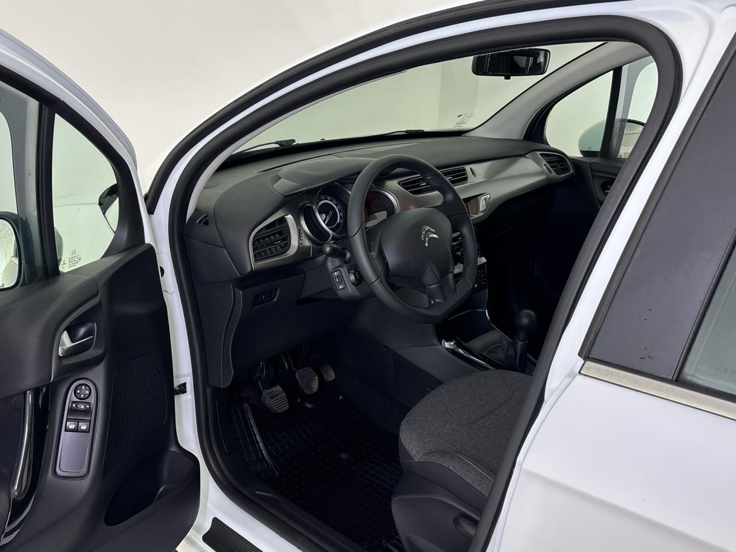Citroën C3, 1.2 PureTech / 60 kW - fotka 6