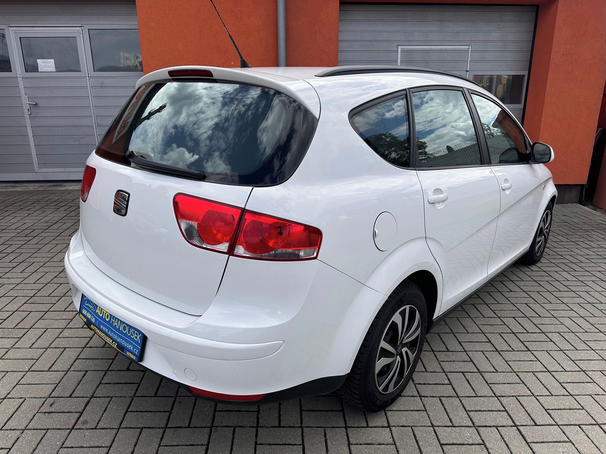 Seat, 1.6 TDI 66KW nová TK, 2x kola - fotka 2