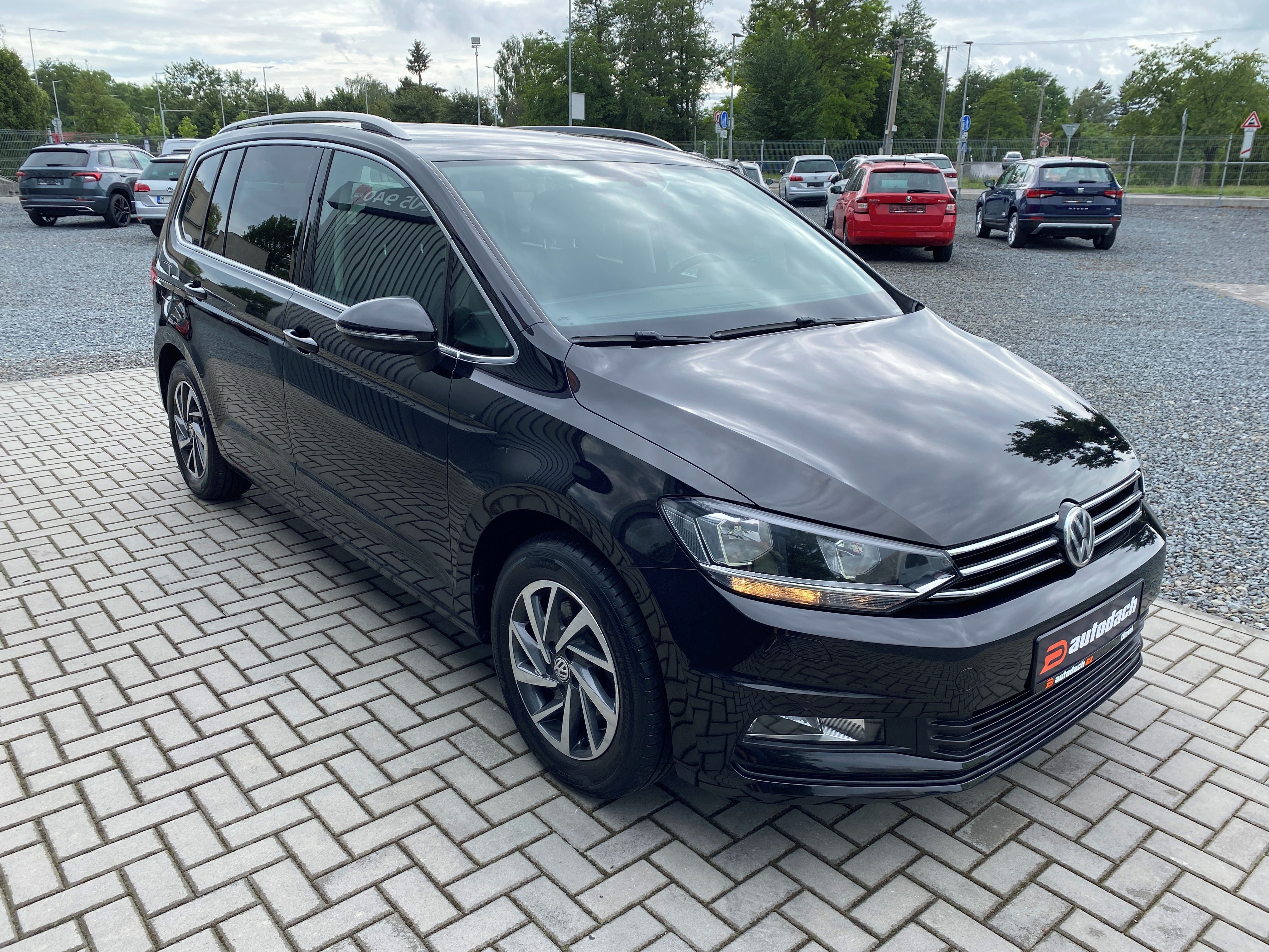 Volkswagen Touran, 1.4 TSI 110kW - 1xMAJ.- 7 MÍST - fotka 6