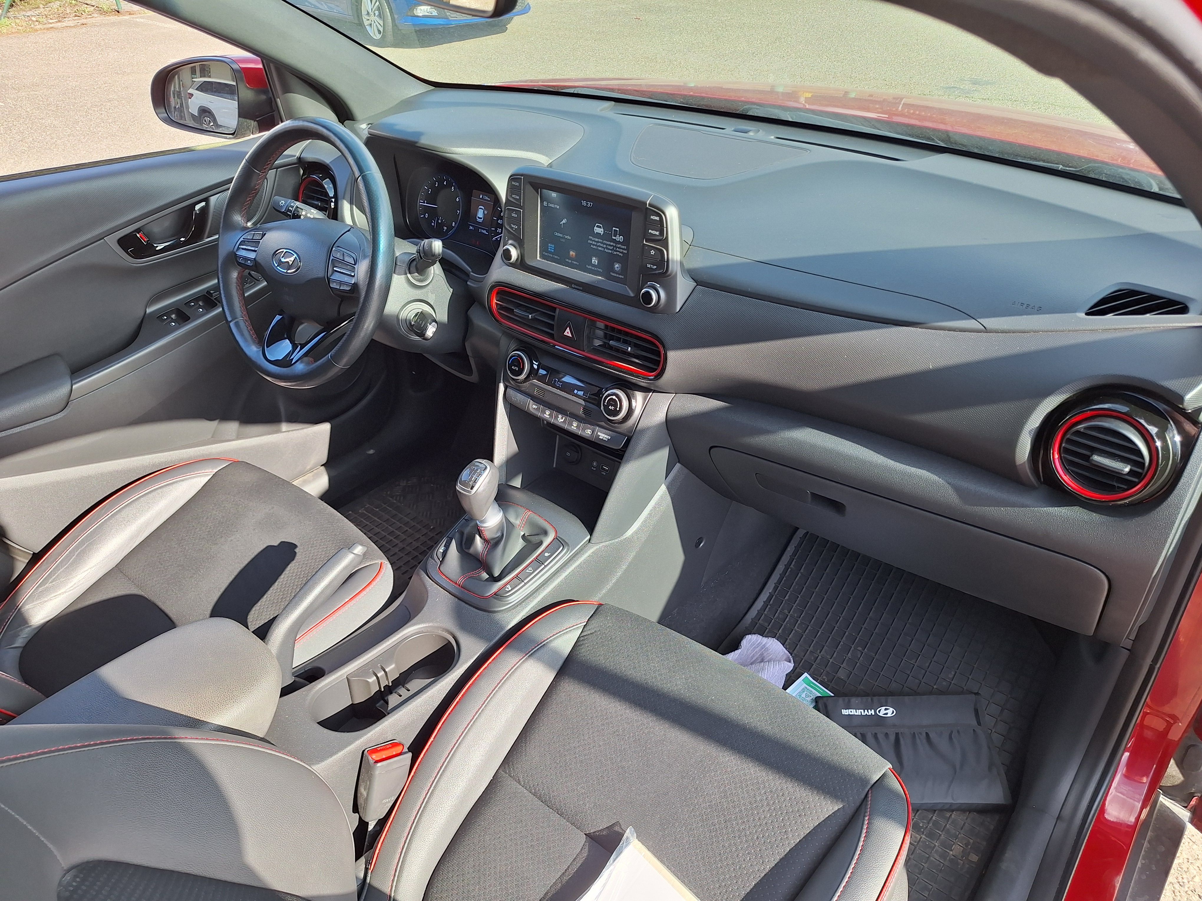 Hyundai Kona, 1.0-TGDI 88kw Style čr32 000km - fotka 4