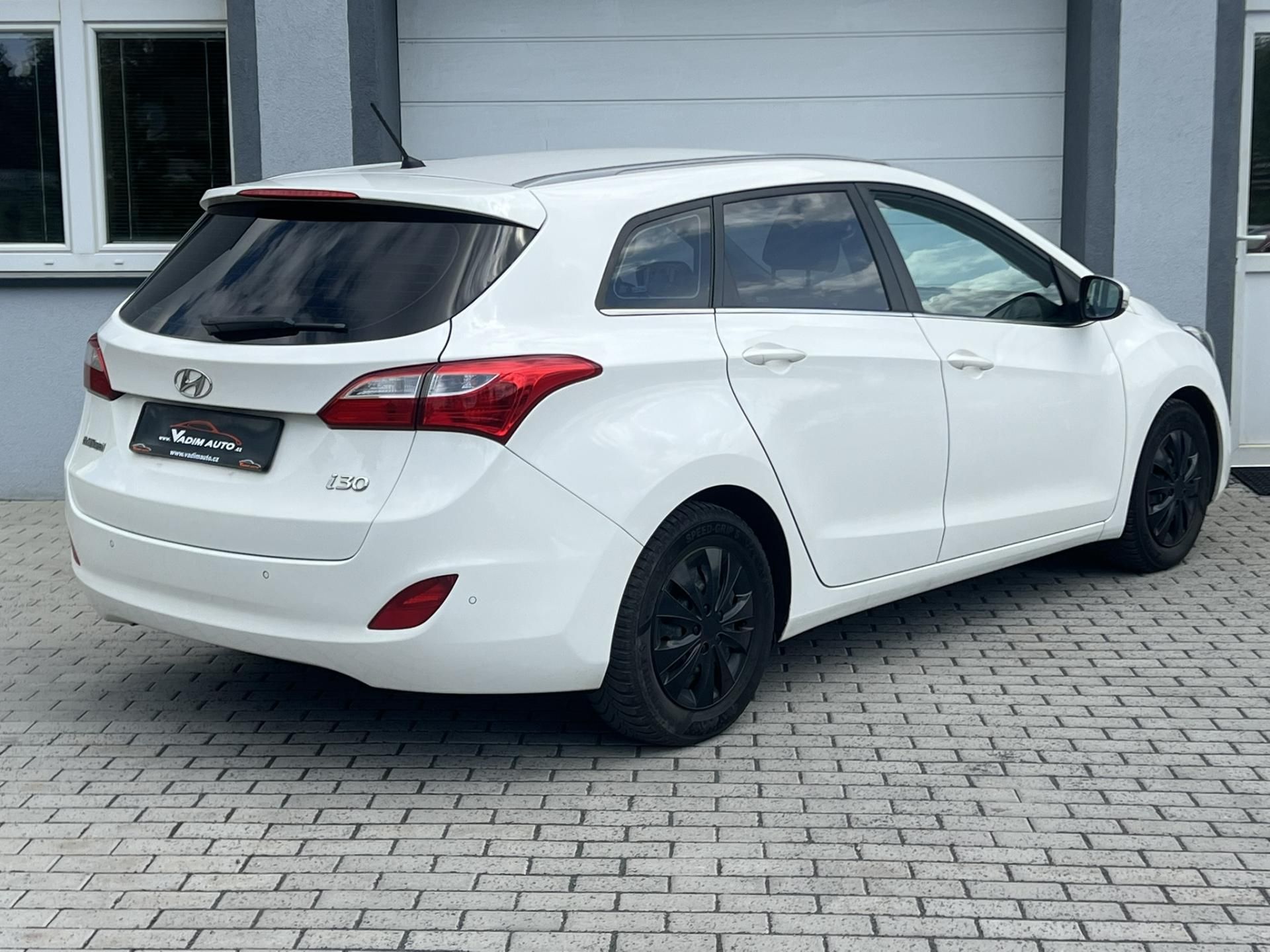 Hyundai i30, 1.6CRDi 81kW STYLE ČR NOVÉ - fotka 4