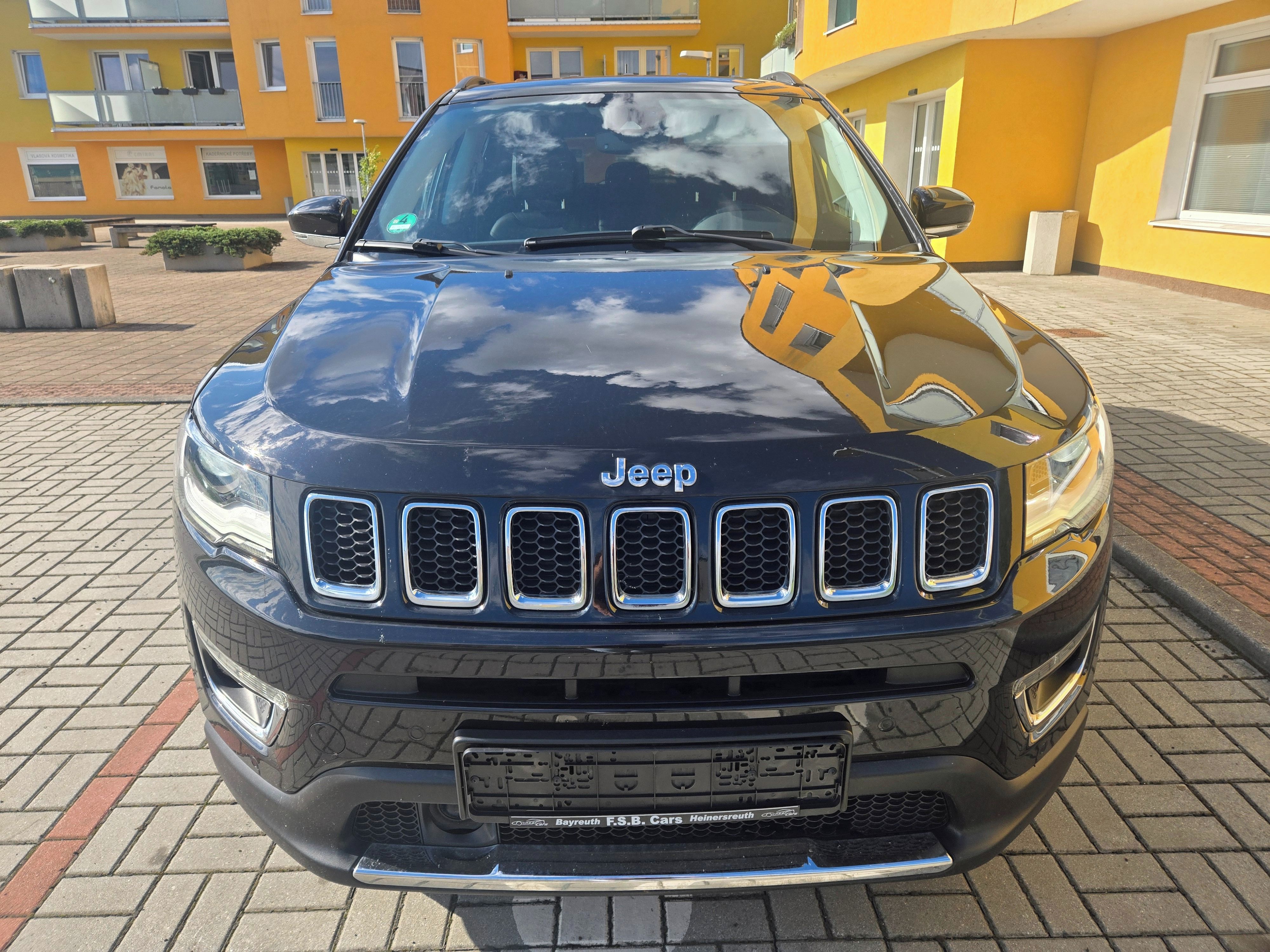 Jeep Compass, Limited 1,3 turbo 110kW - fotka 6