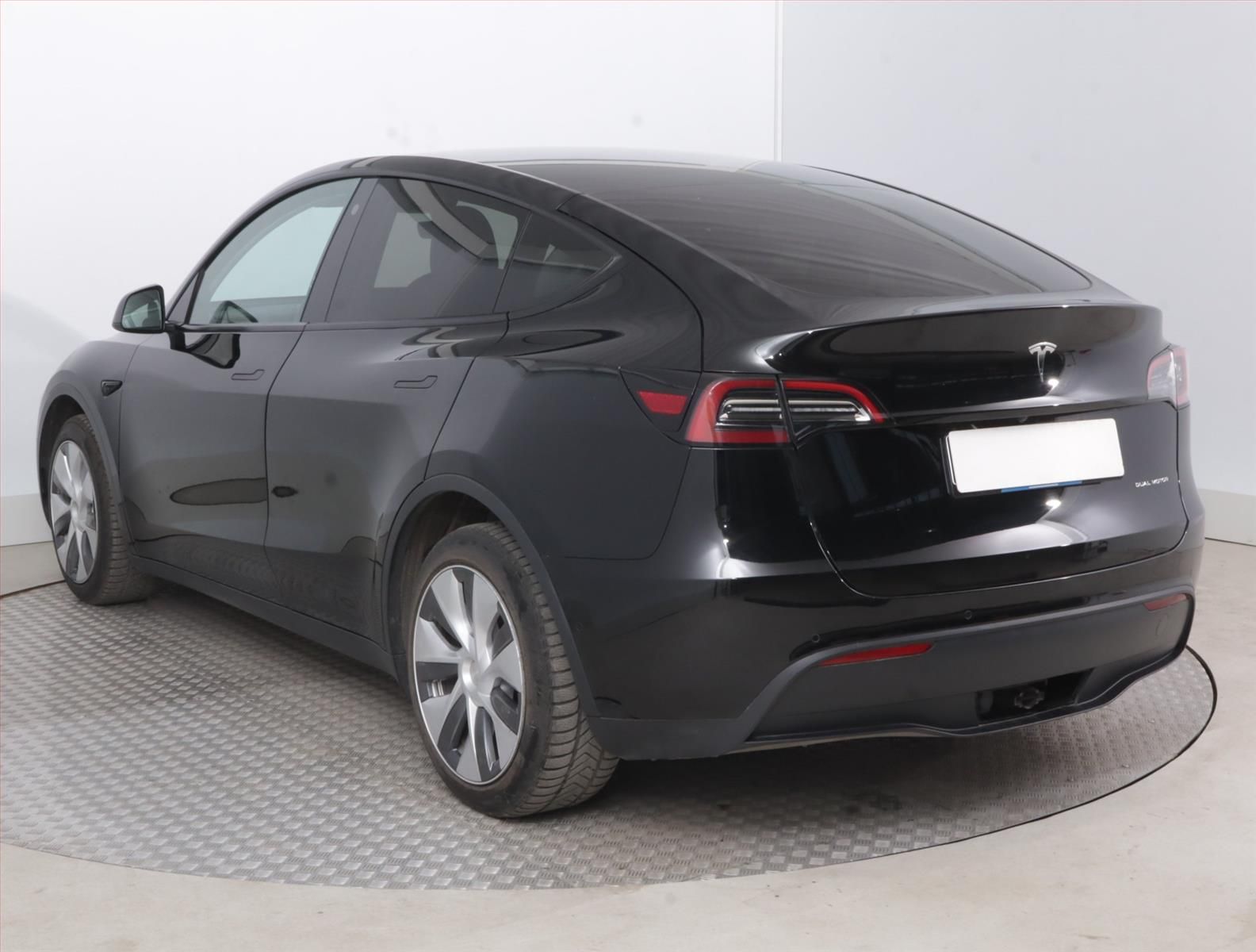 Tesla Model Y, Long Range AWD 79kWh, SoH 91% - fotka 4
