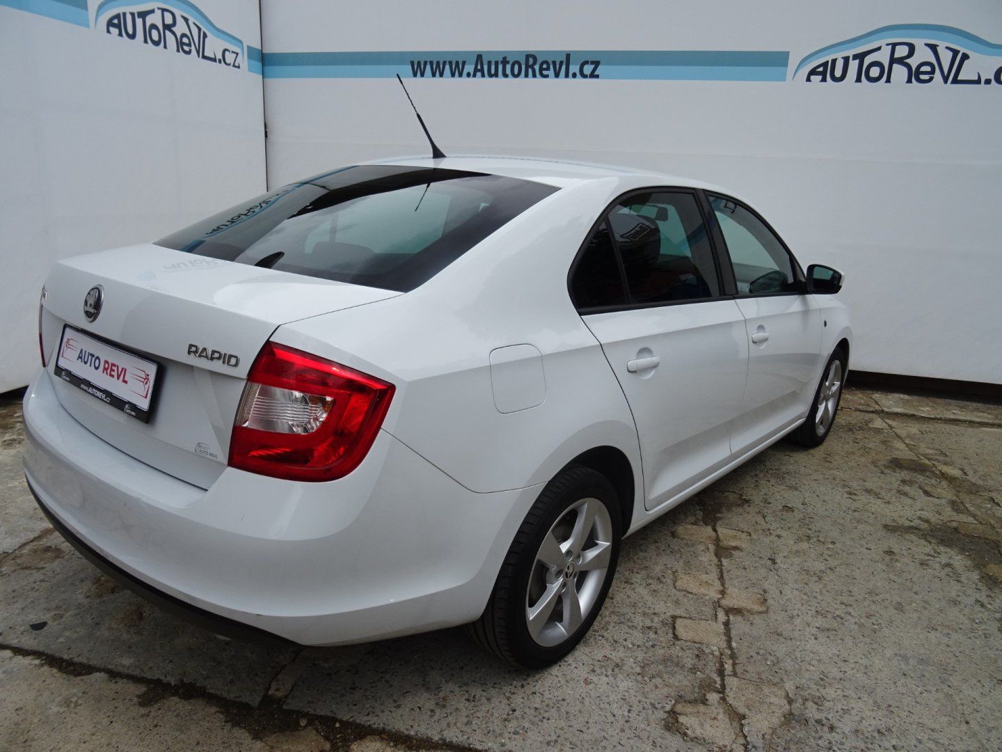 Škoda Rapid, 1.2i,63kW,NovéČR,E.s.kni,klima - fotka 4