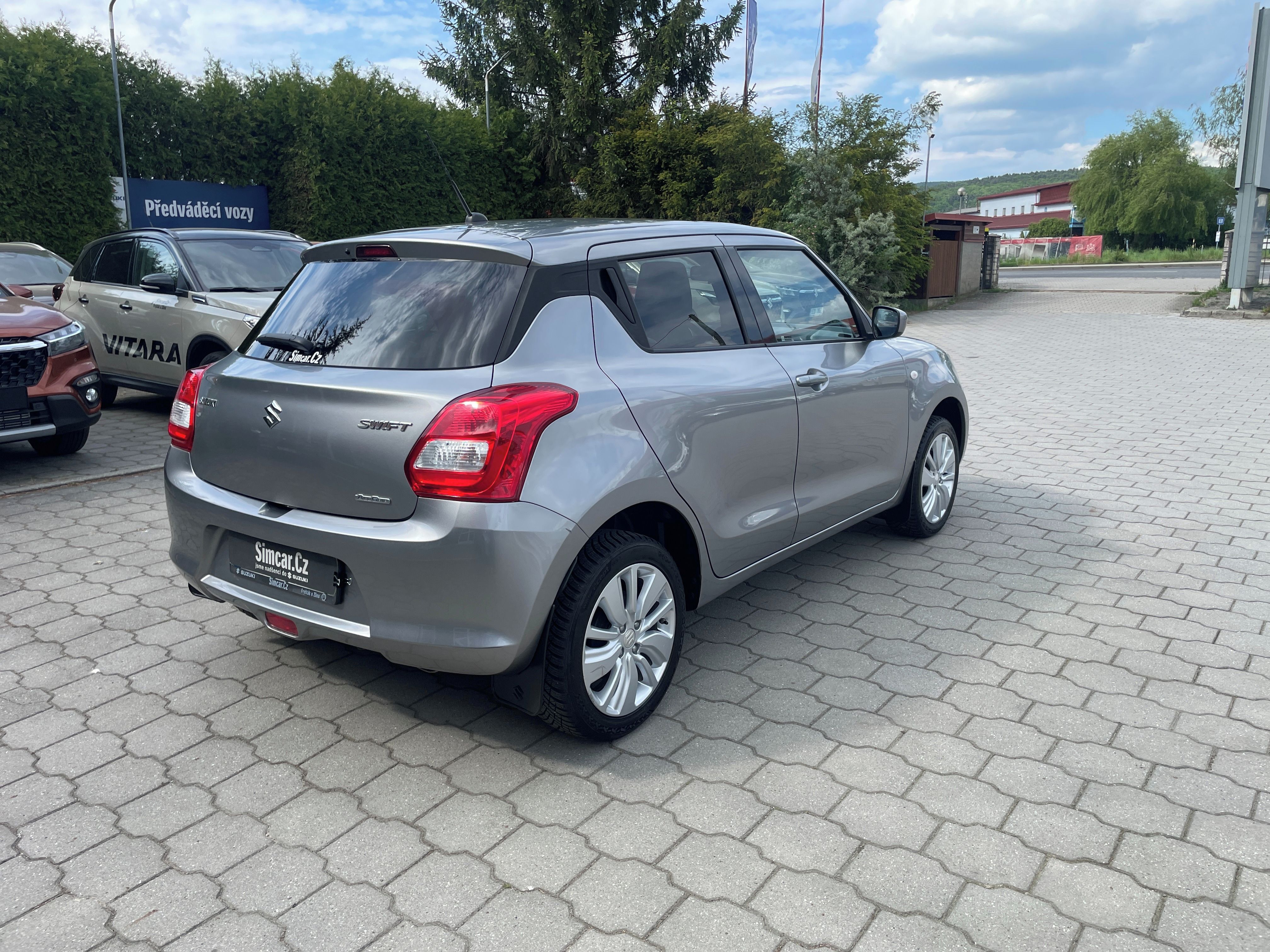 Suzuki Swift, 1,2 DualJet Premium 4x4 - fotka 3