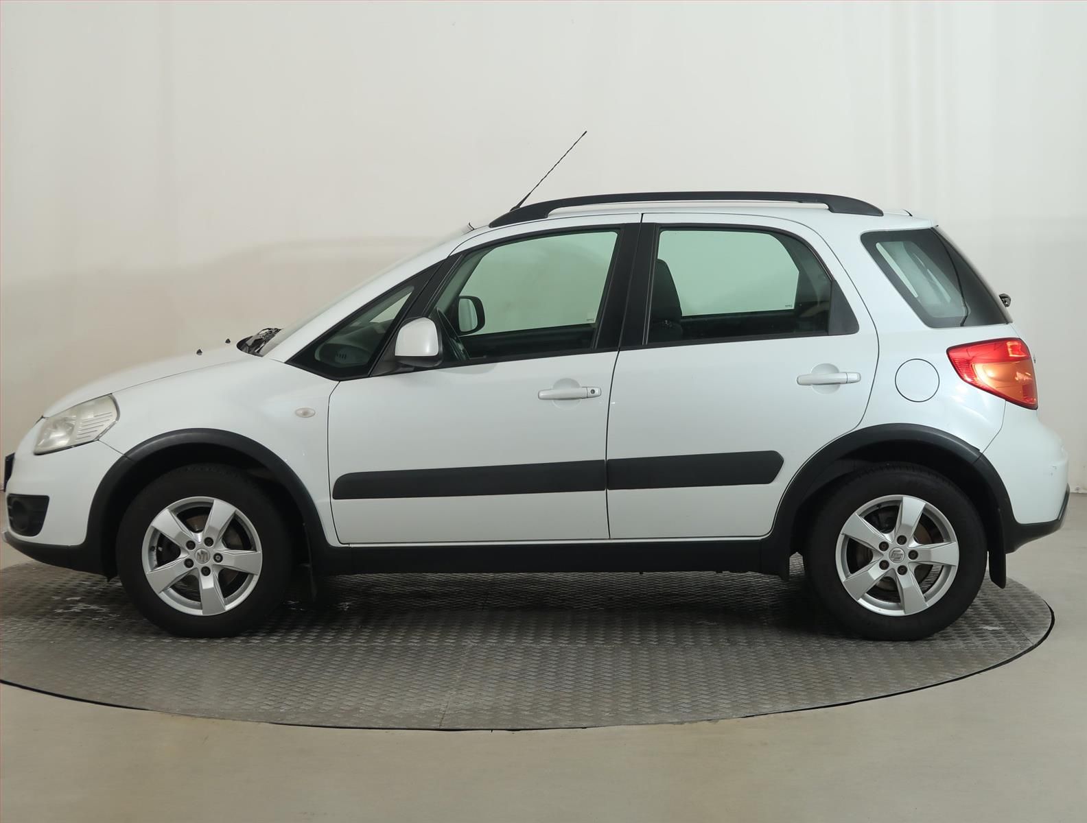 Suzuki SX4, 1.6 VVT, 4X4, ČR,1.maj - fotka 3
