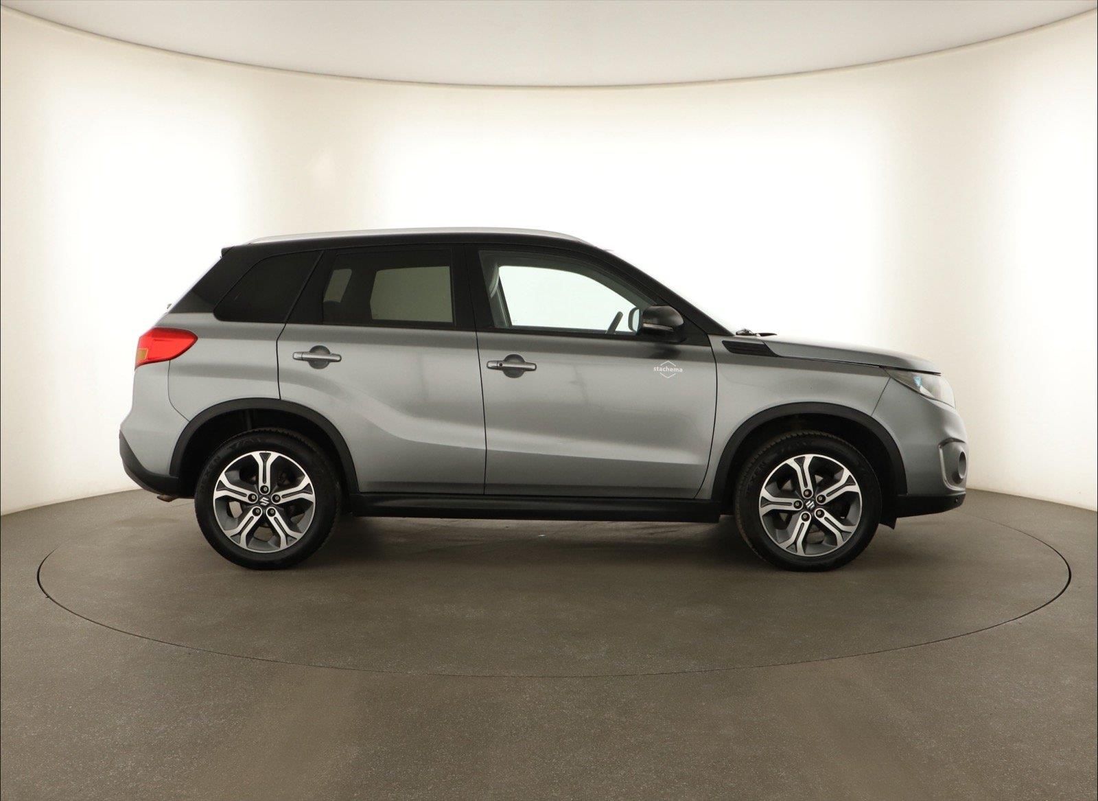 Suzuki Vitara, 1.6 DDiS, 4X4, ČR,1.maj - fotka 6