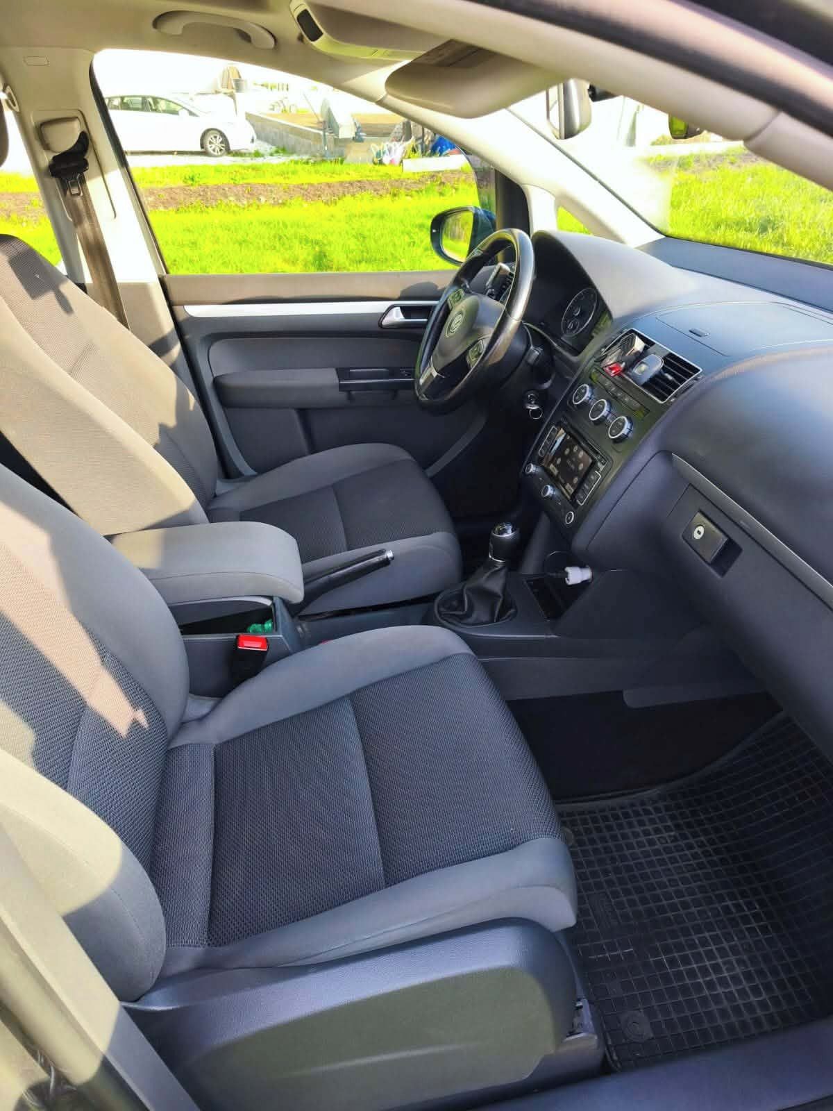 Volkswagen Touran - fotka 5