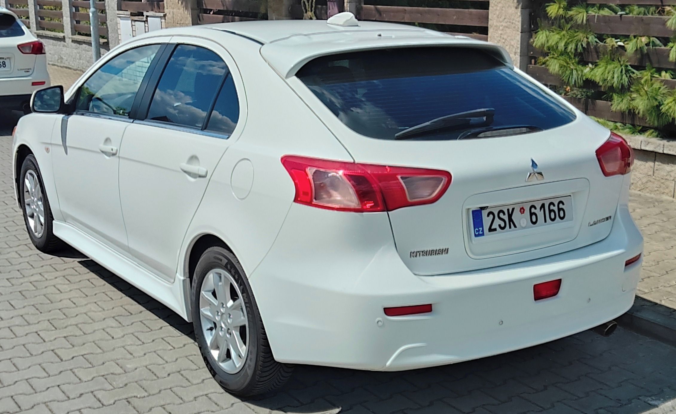 Mitsubishi Lancer, 1.8 sportback Servisováno - fotka 3