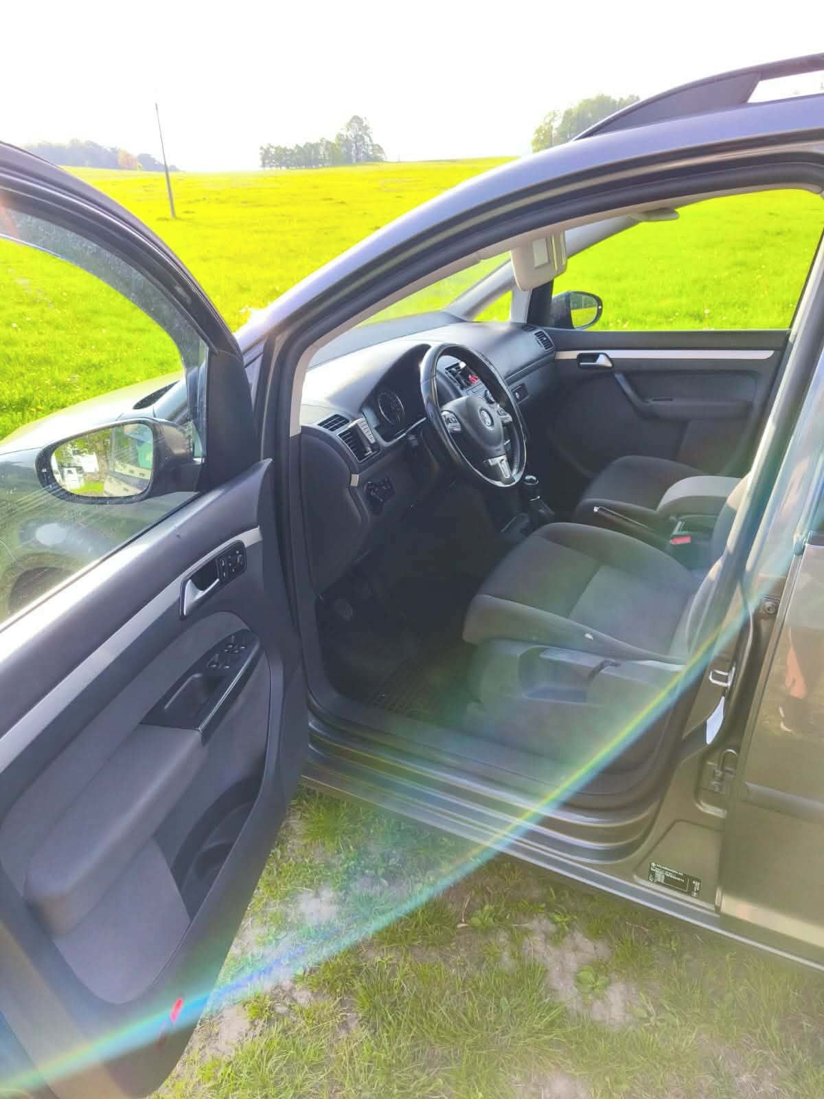 Volkswagen Touran - fotka 3