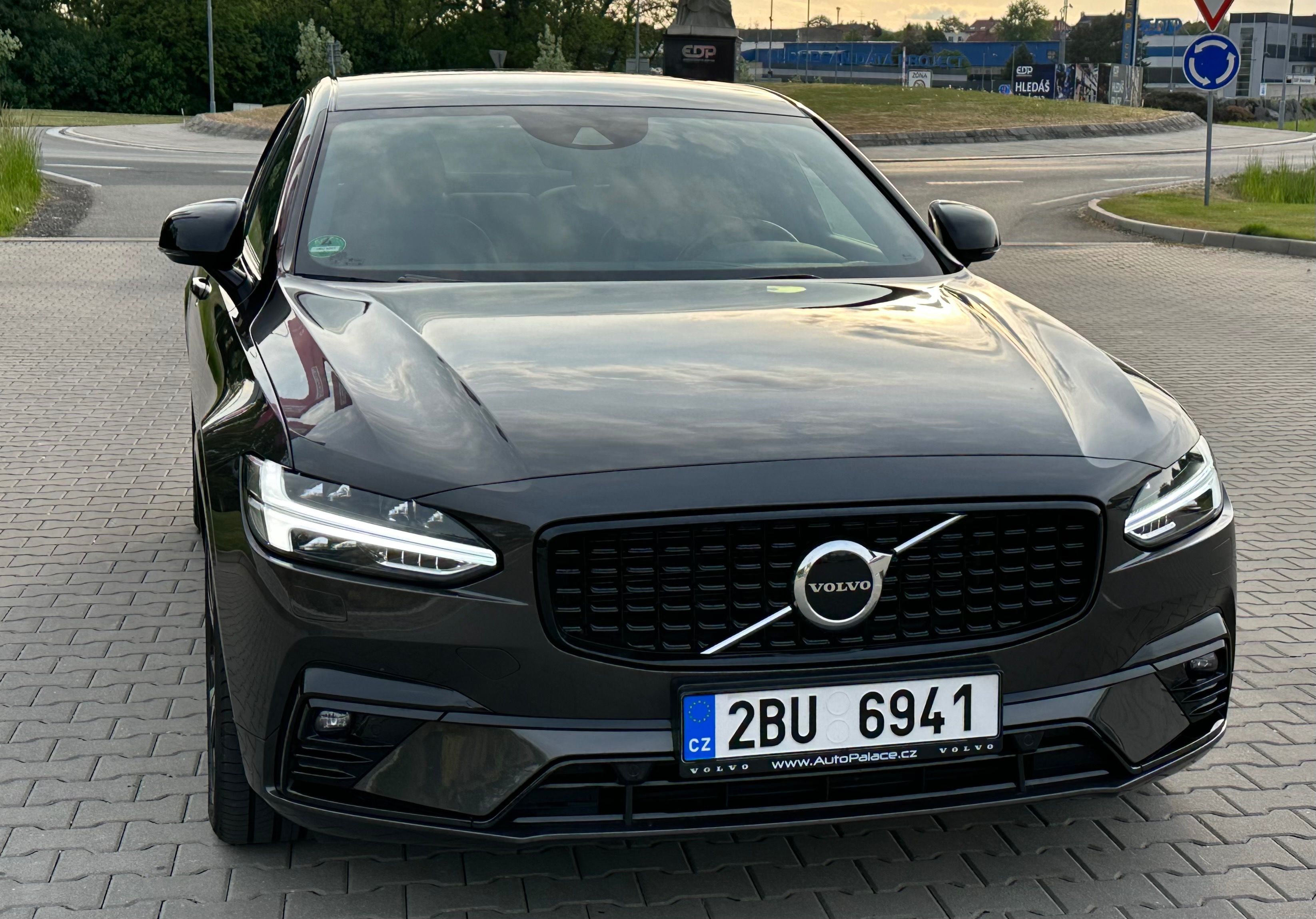 Volvo S90, R-Design, 40tkm, DPH, Webasto - fotka 3