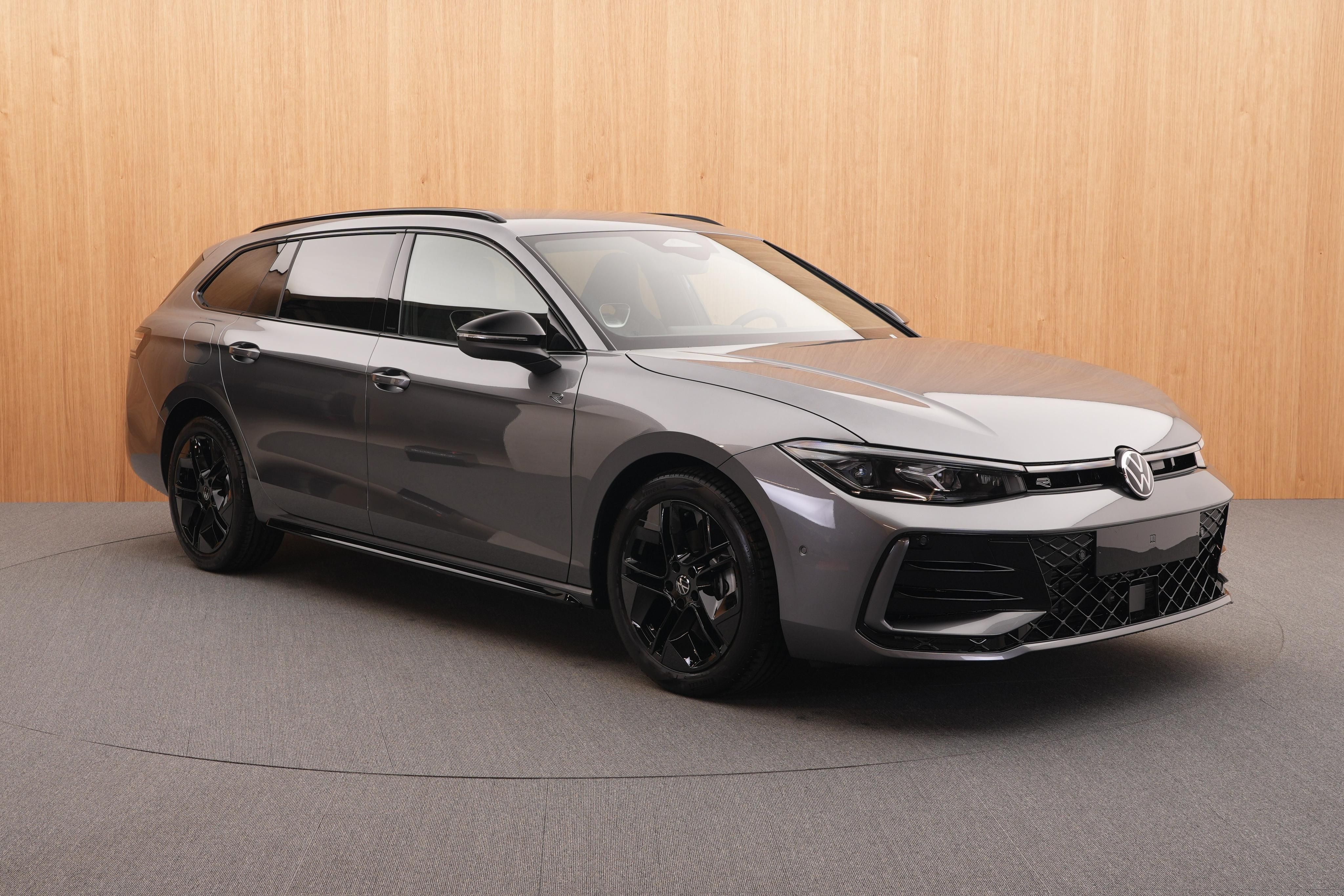 Volkswagen Passat, R-Line 2.0 TDI DSG - fotka 6