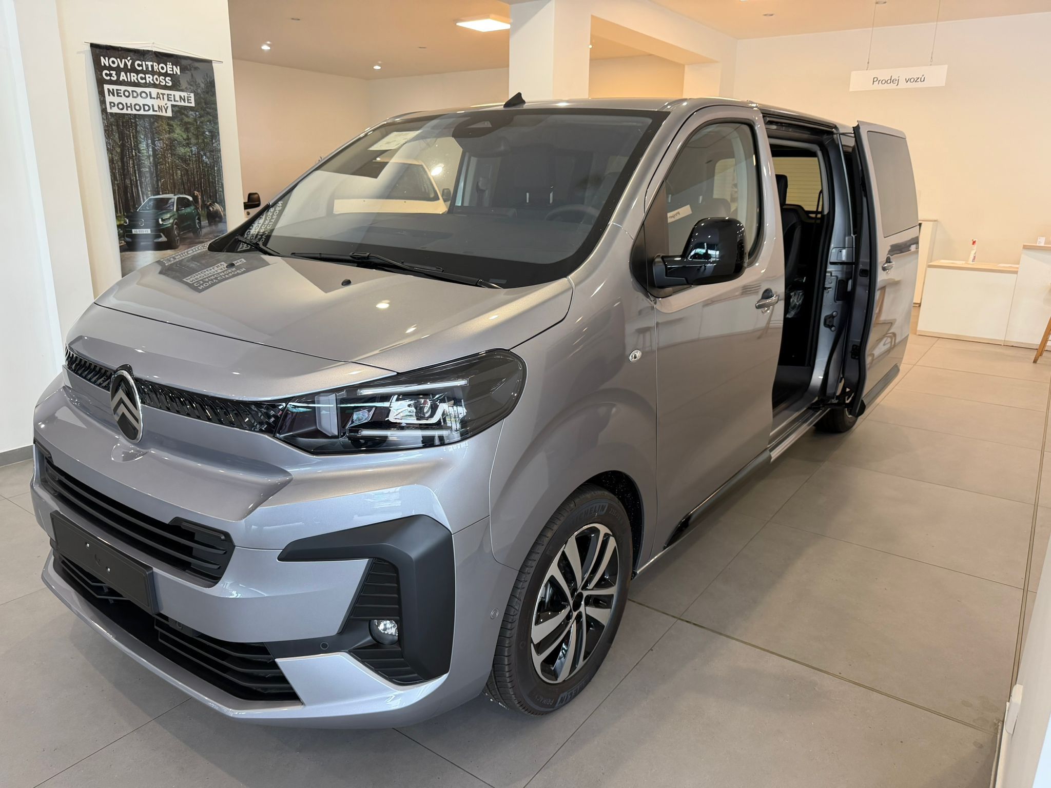 Citroën SpaceTourer, SHINE L3 2.2 BlueHDi 180 S&S - fotka 2