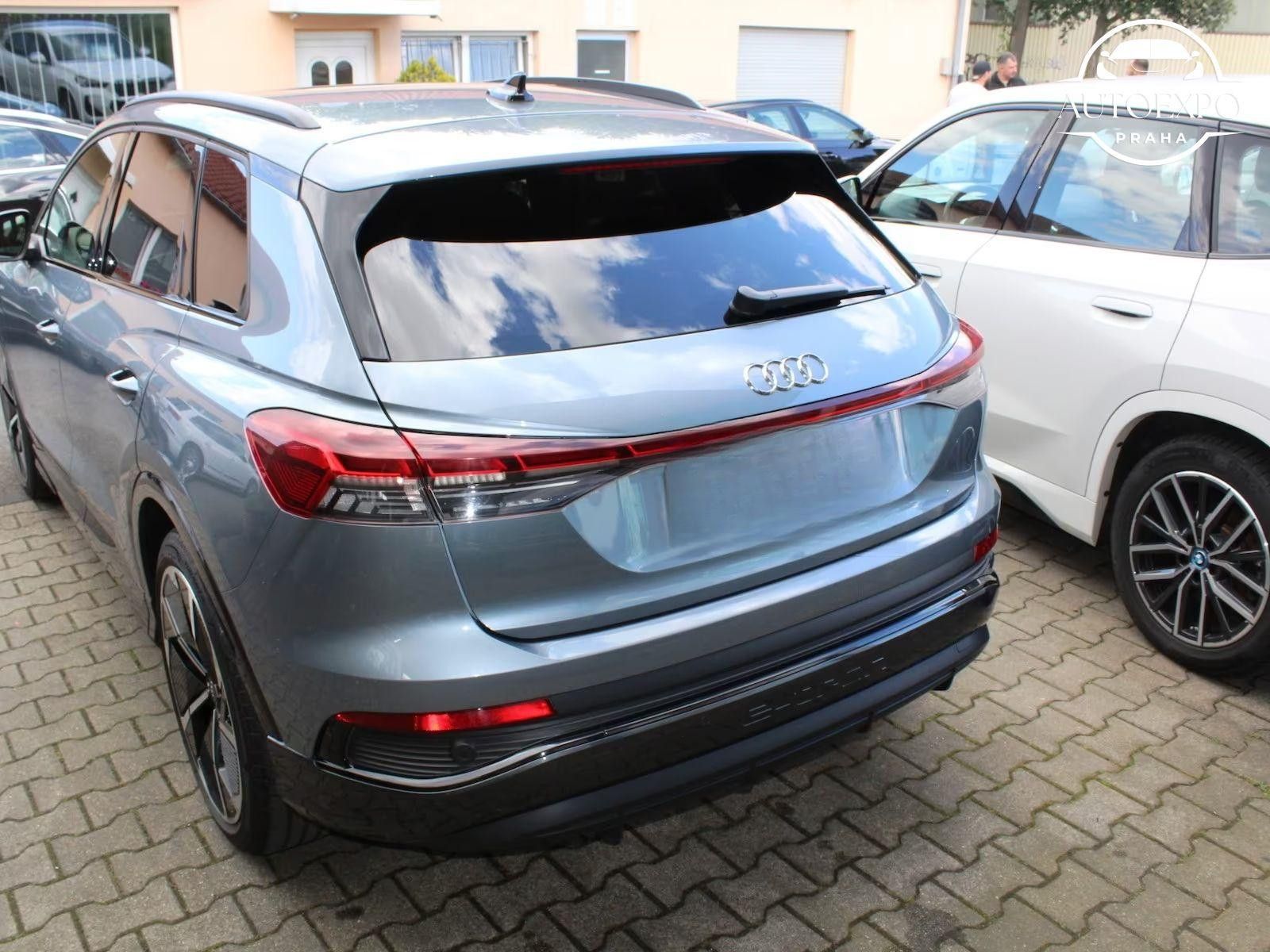 Audi Q4 e-tron, S Line Panorama Black Edition - fotka 2