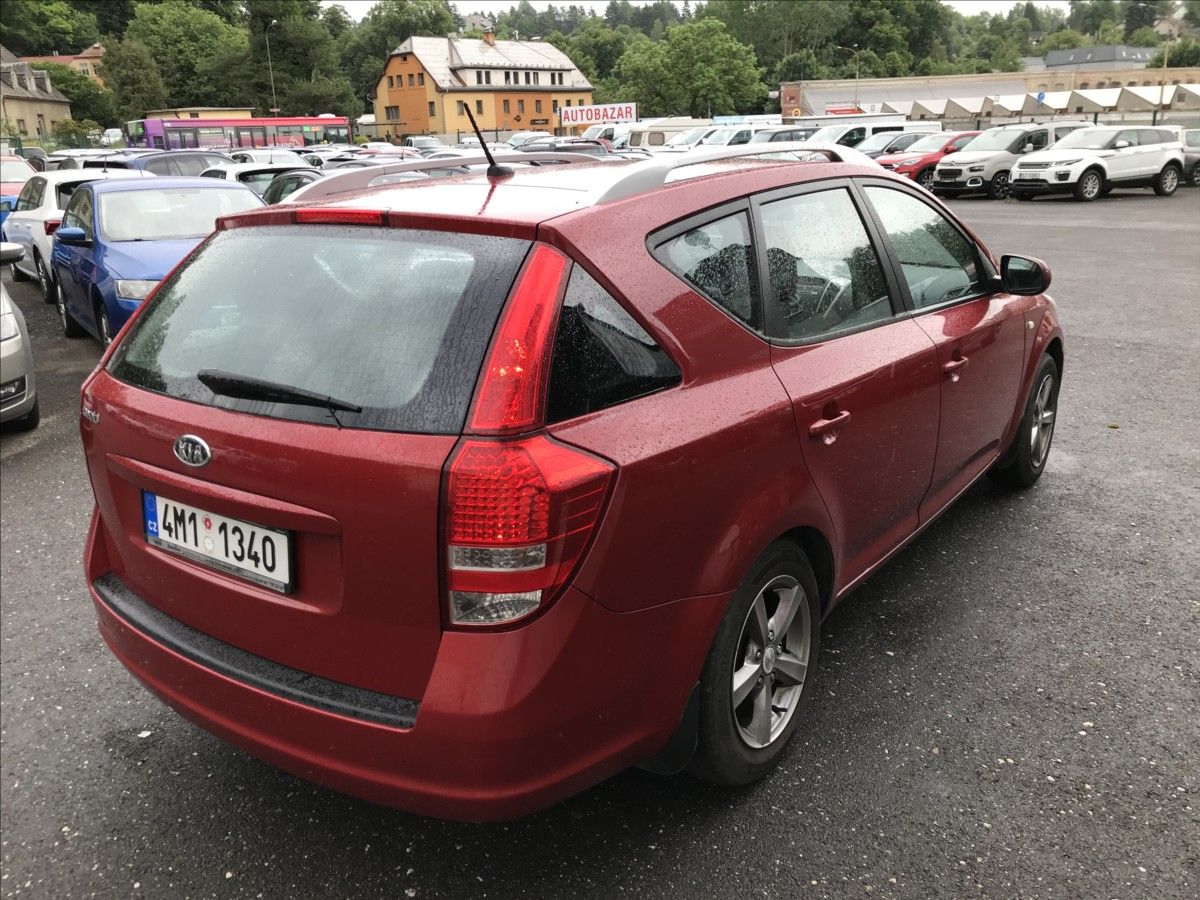 Kia Cee´d, 1,6 i 91kW Combi - fotka 6
