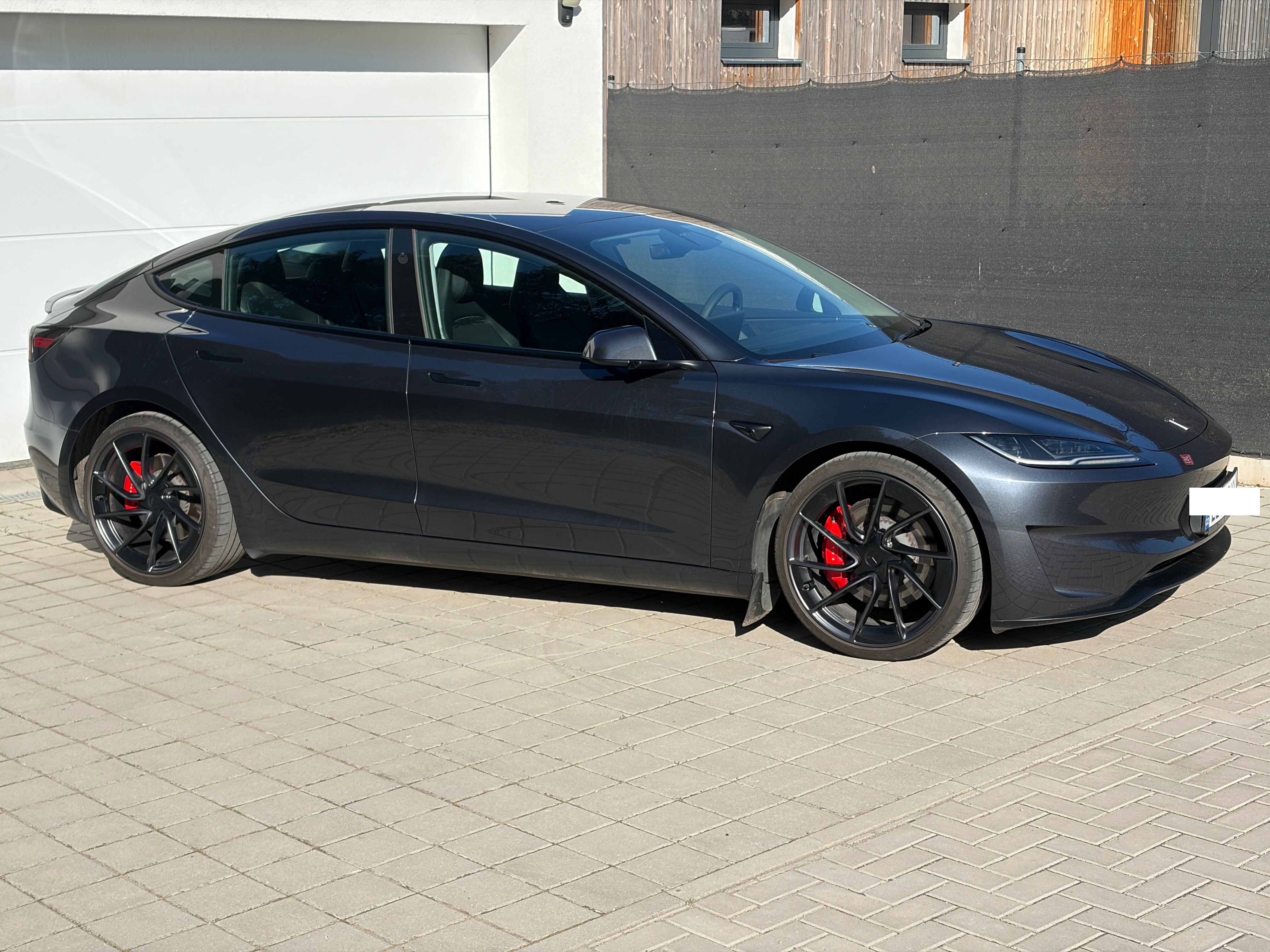 Tesla Model 3, Performance Highland ČR - fotka 2