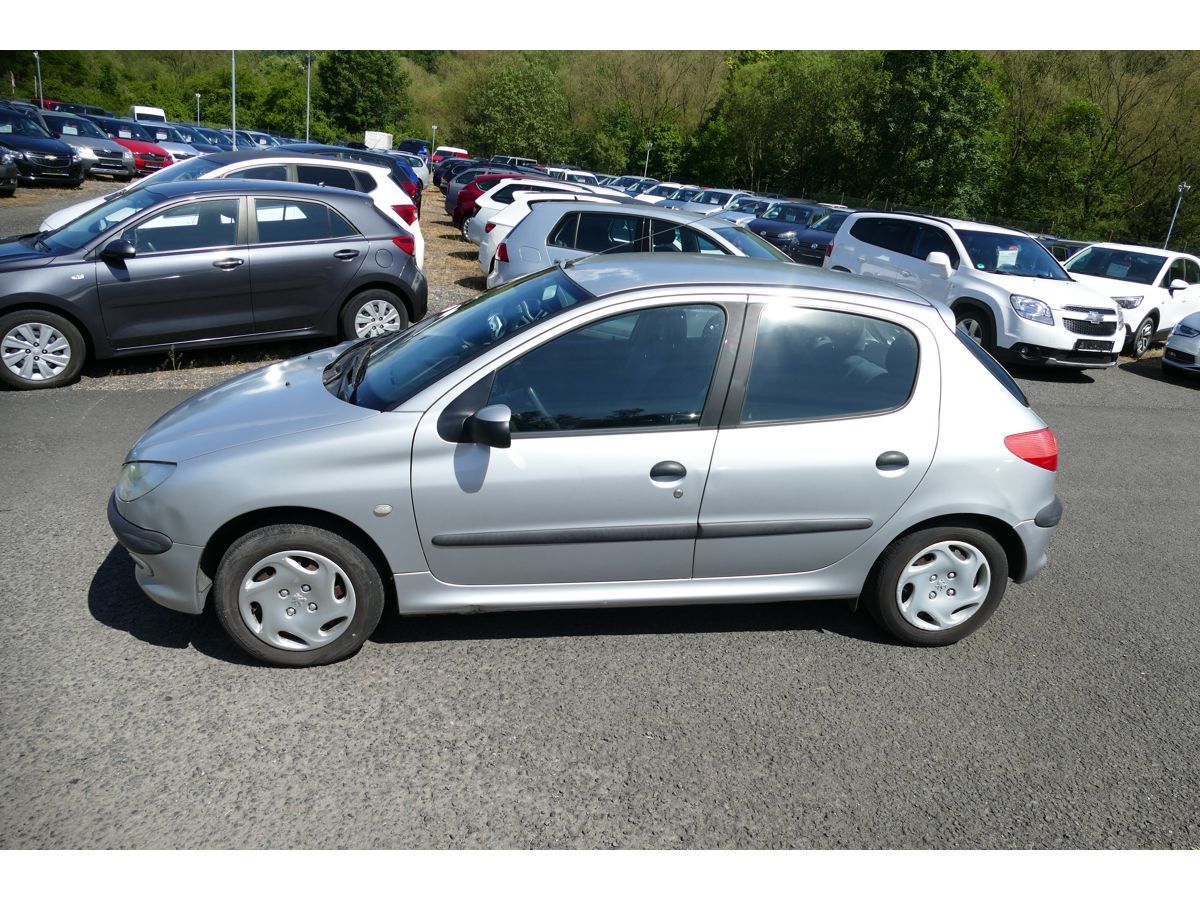 Peugeot 206, 1,6 65KW KLIMA - fotka 3