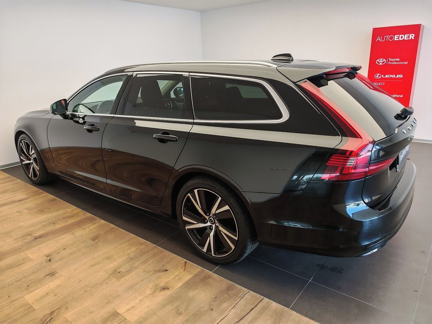 Volvo V90, Momentum Advanced - fotka 6
