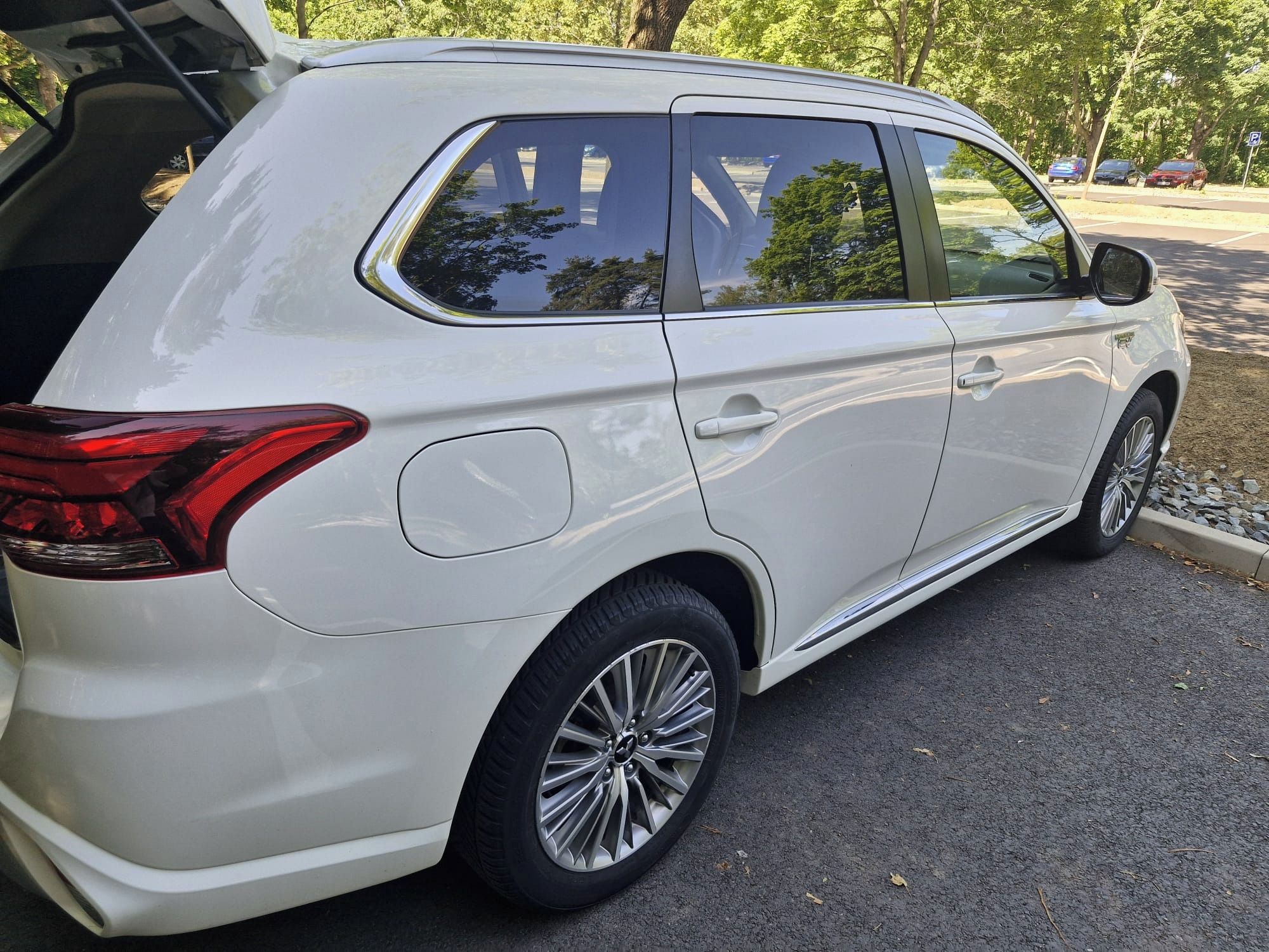 Mitsubishi Outlander, 2.4 i 4x4 PHEV autori servis - fotka 5