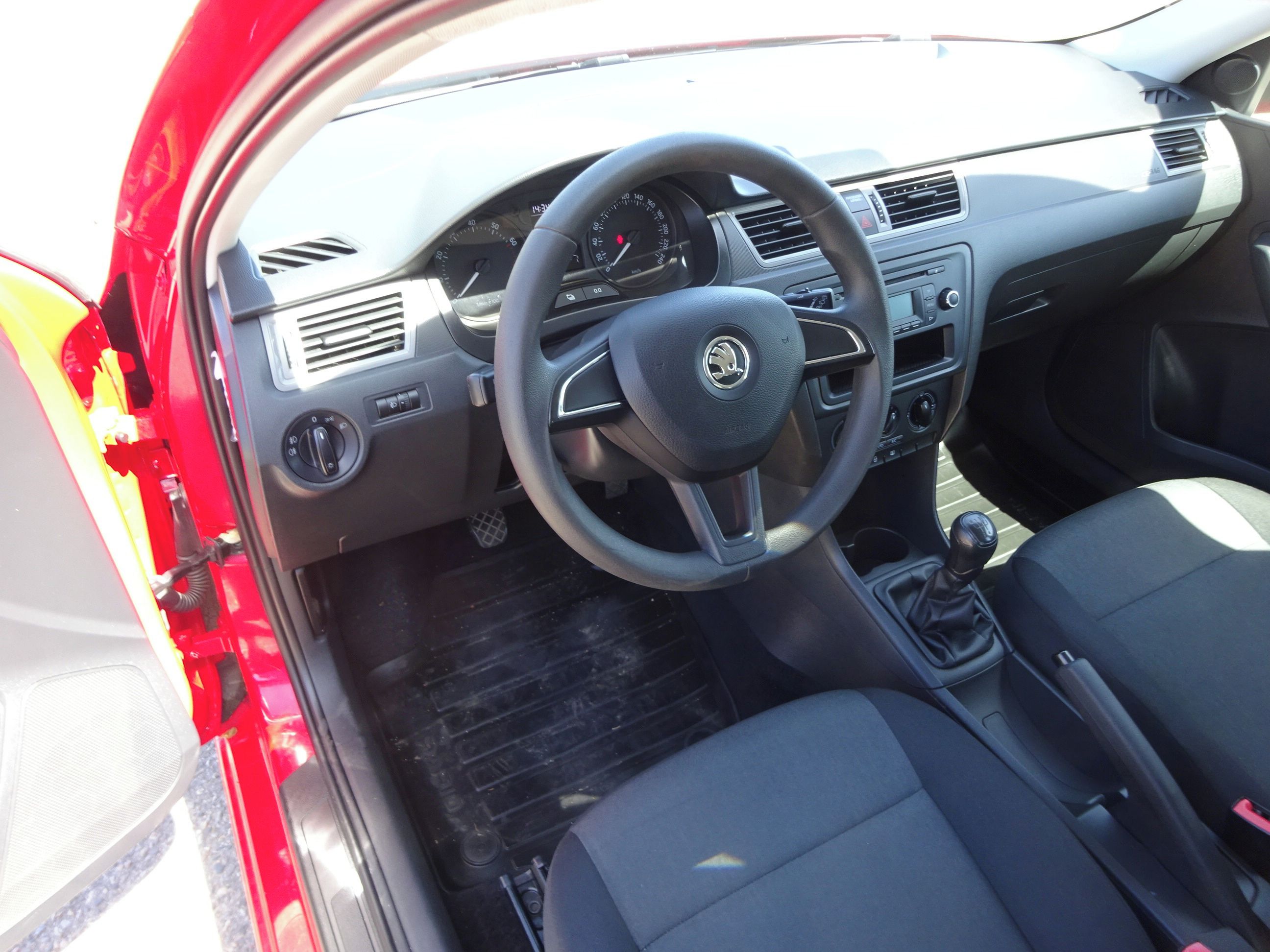 Škoda Rapid, 1.2 TSI (63 KW) KOUPENO V ČR - fotka 5