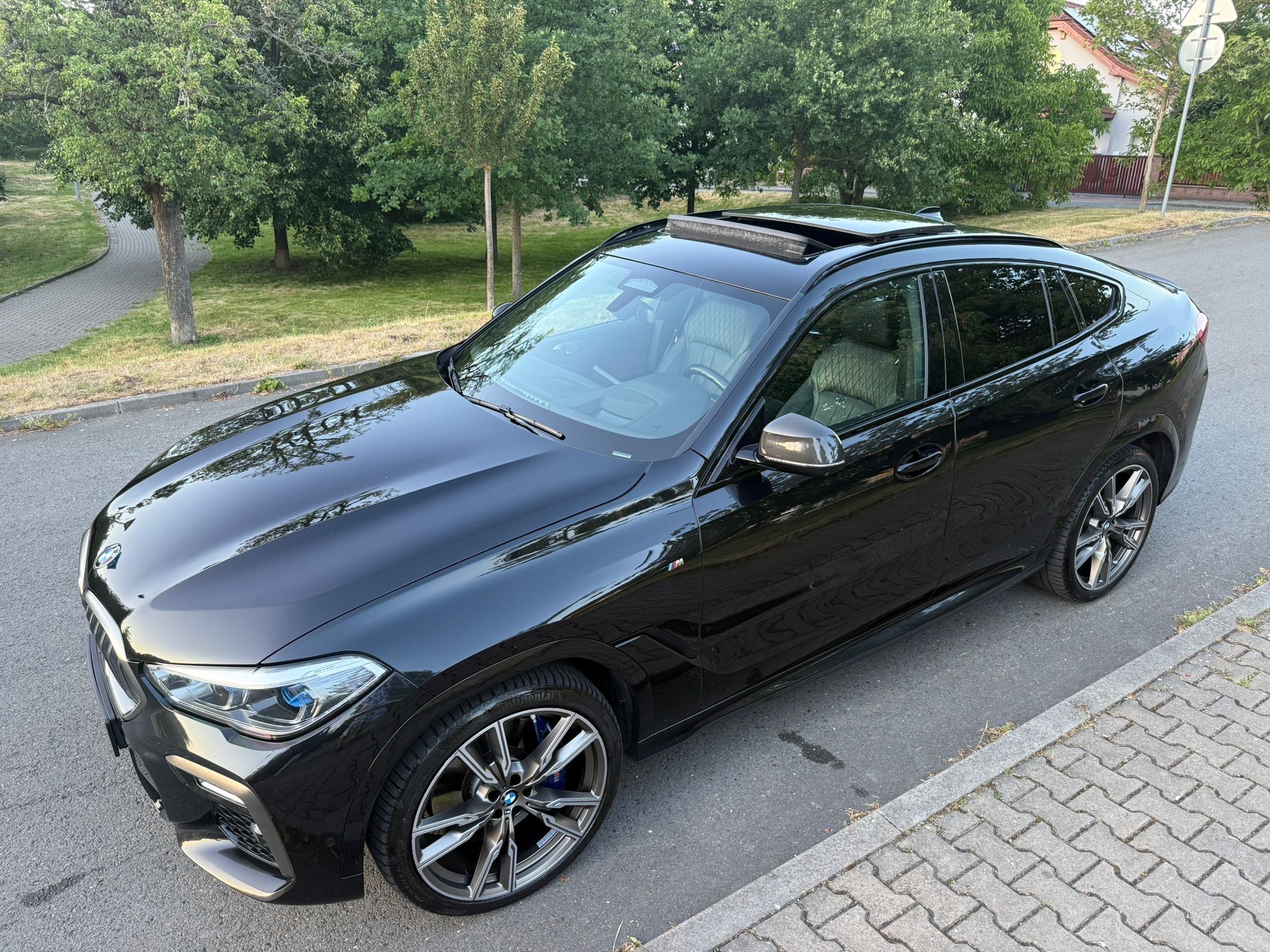 BMW X6, Prodám BMW X6 M50i boh. výbava