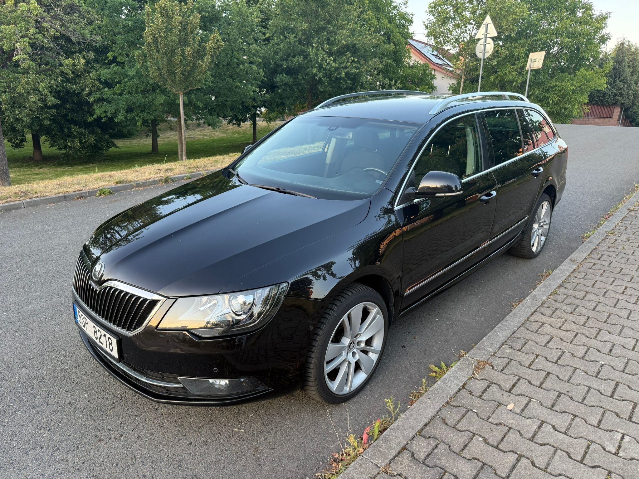 Škoda Superb, 2.0tdi 125kw dsg 4x4 výbava - fotka 2