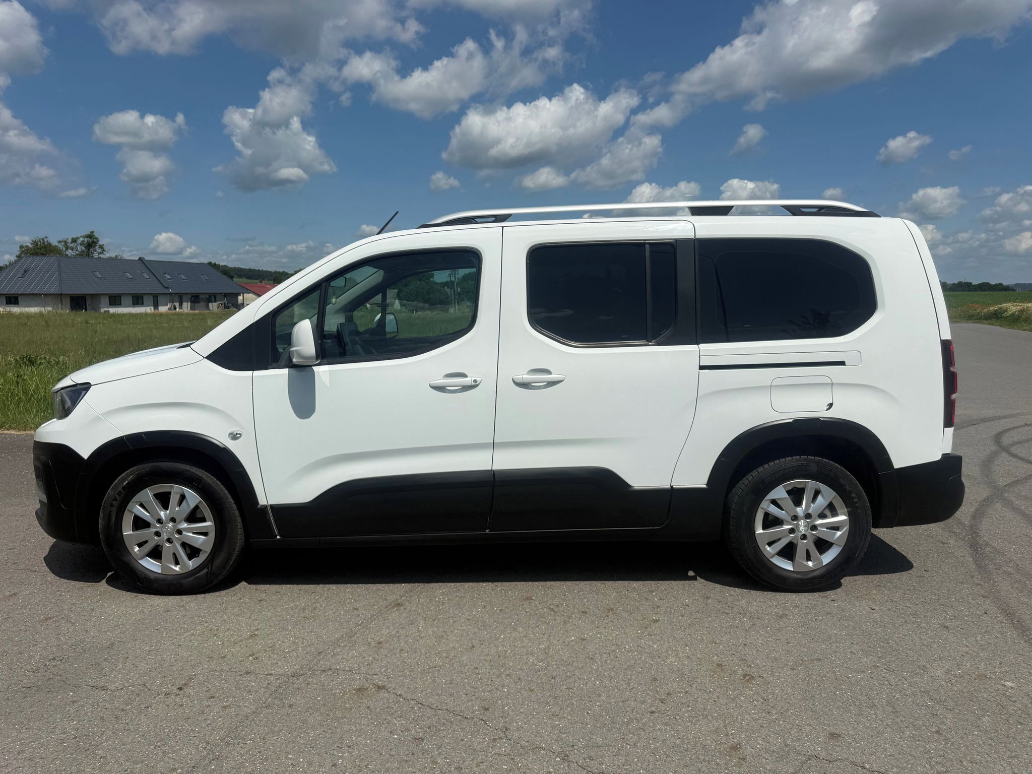Peugeot Rifter, GT LINE  1,2 81 kW TZ - fotka 2