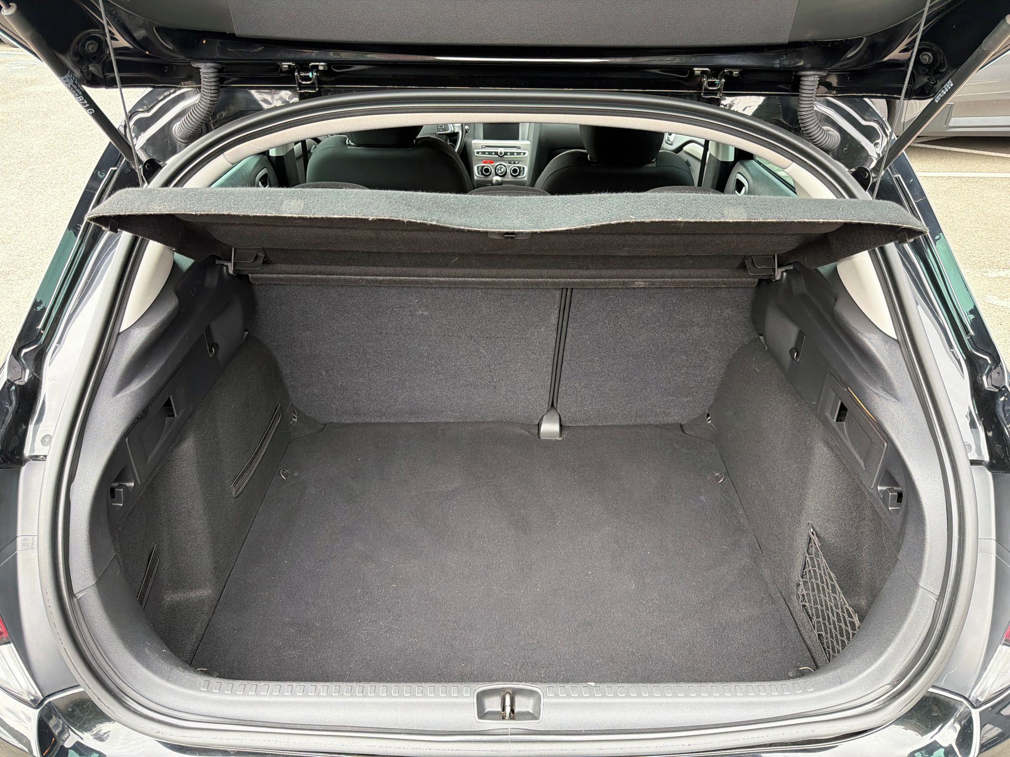 Citroën C4, 1.2 110k SERVIS ZÁRUKA NAVI - fotka 6