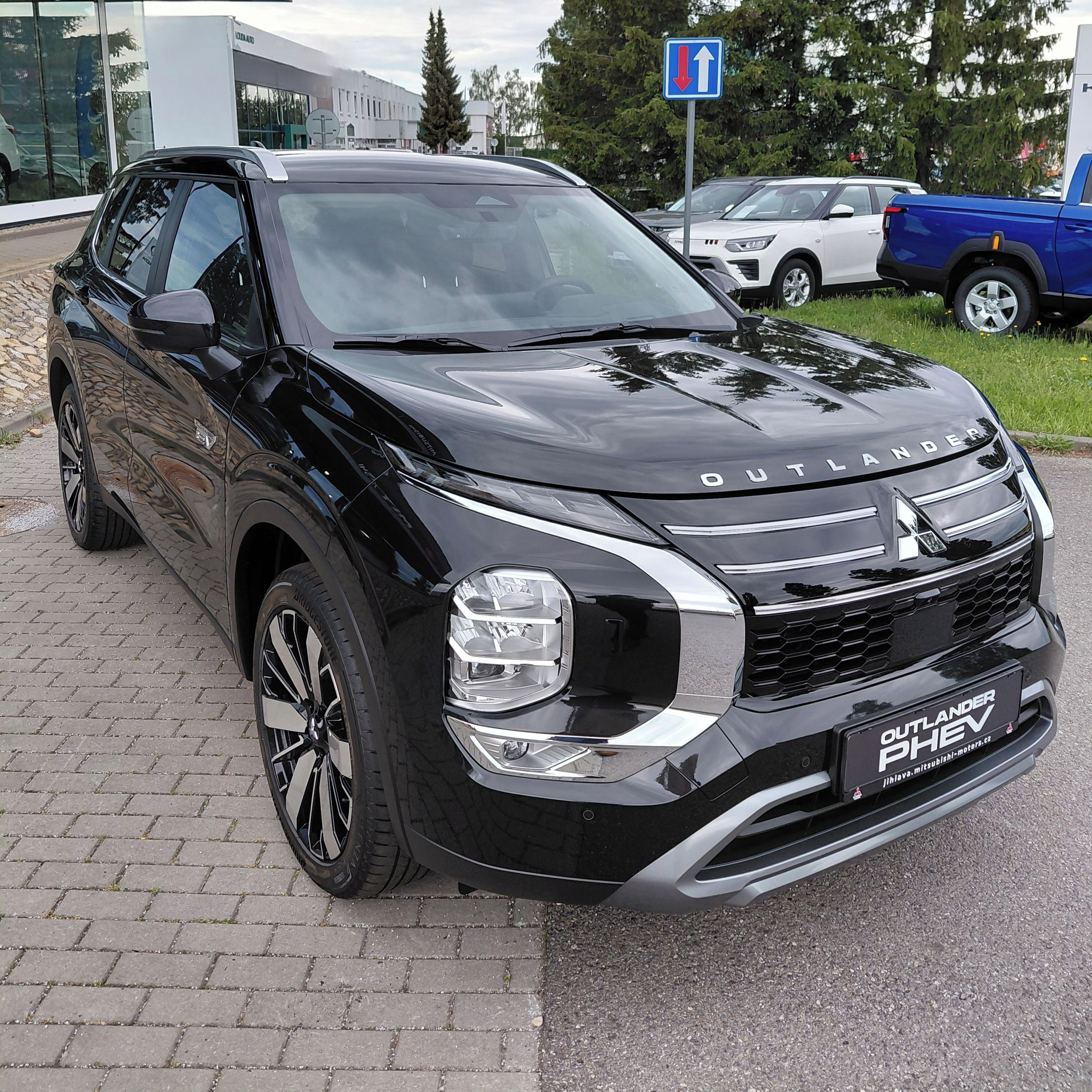 Mitsubishi Outlander, 2.4 PHEV INTENSE 4x4 BONUS - fotka 3