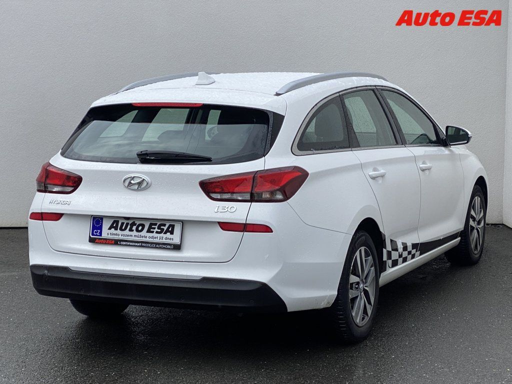 Hyundai i30, 1.6 CRDI,autoAC,temp - fotka 4